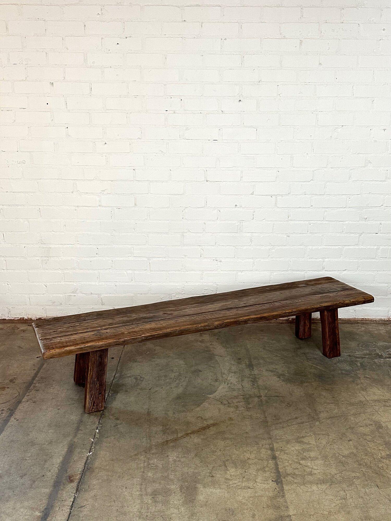 Low profile primitive bench or coffee table In Good Condition For Sale In Los Angeles, CA