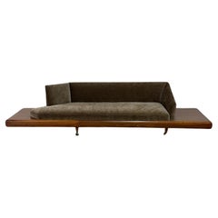 Niedrigprofil-Sofa mit Nussbaumverkleidung