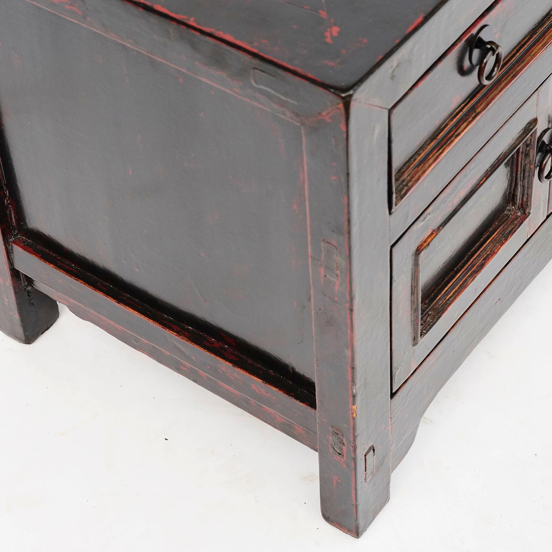 Low Qing Dynasty Kang Cabinet with in Original Black-Red Lacquer In Good Condition In Kastrup, DK