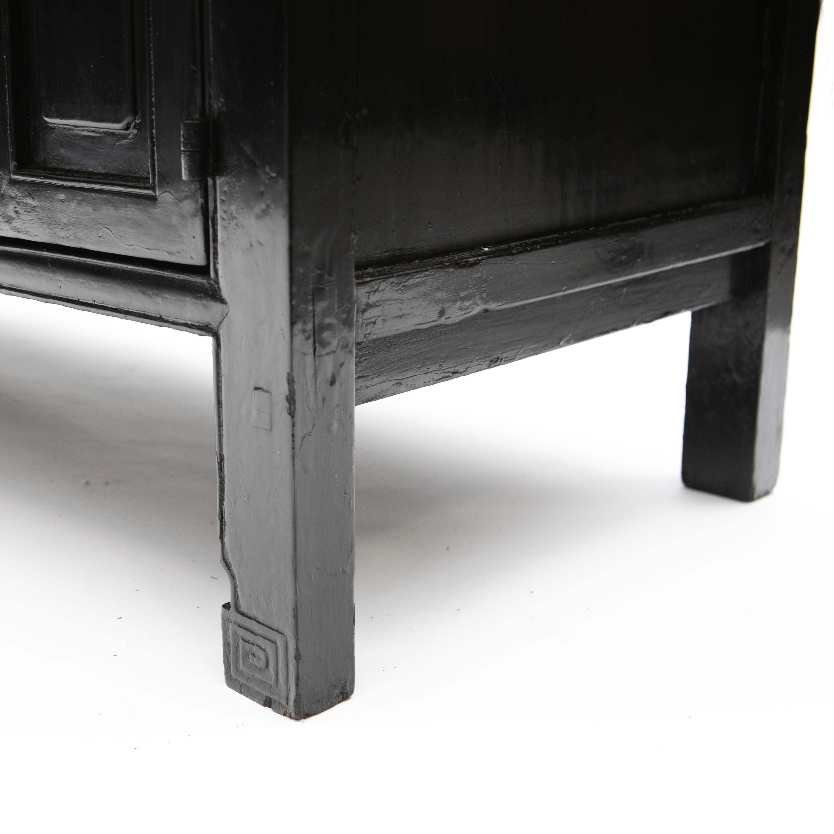 Low  Sideboard in Black Lacquer For Sale 2