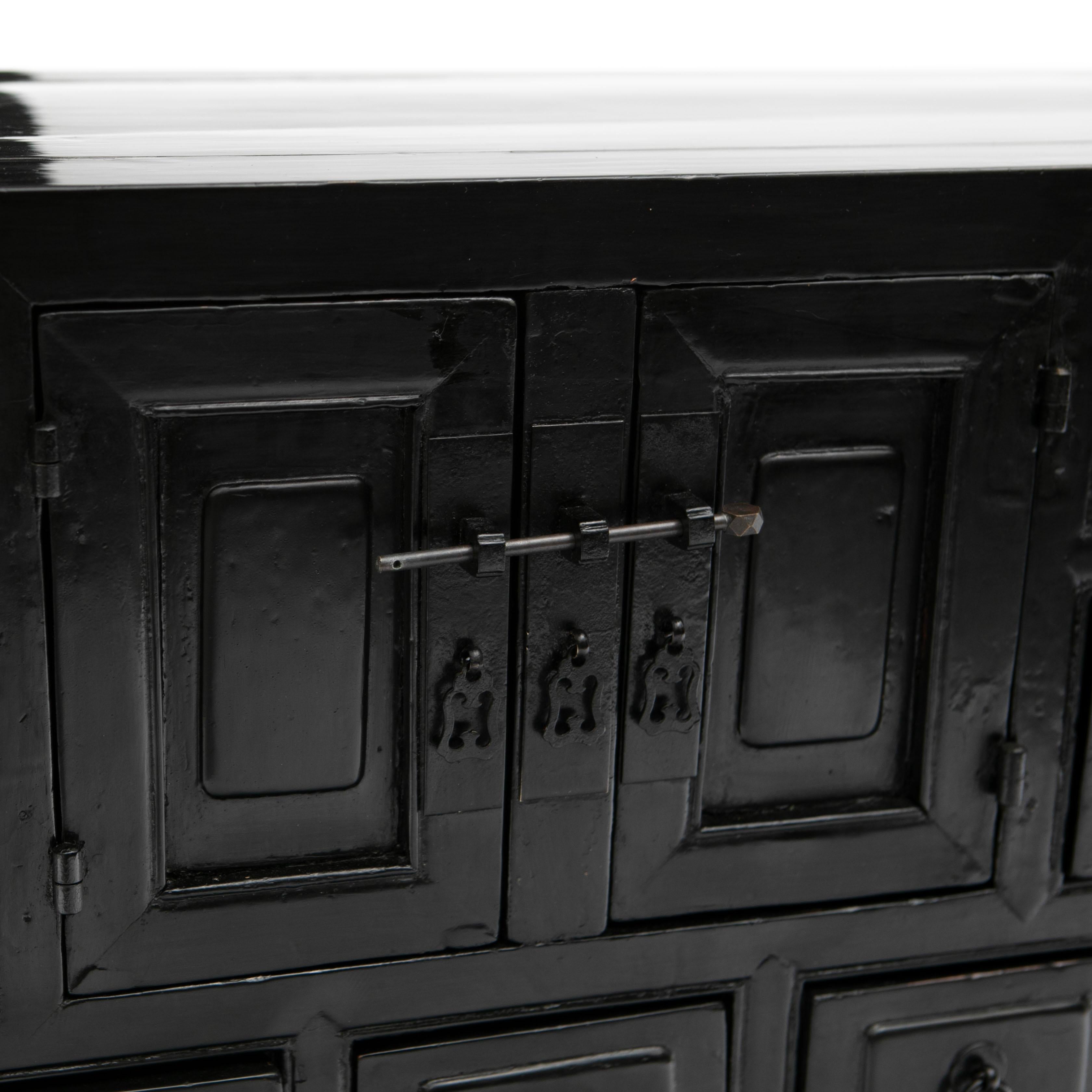 Low Qing Period Sideboard in Black Lacquer In Good Condition For Sale In Kastrup, DK