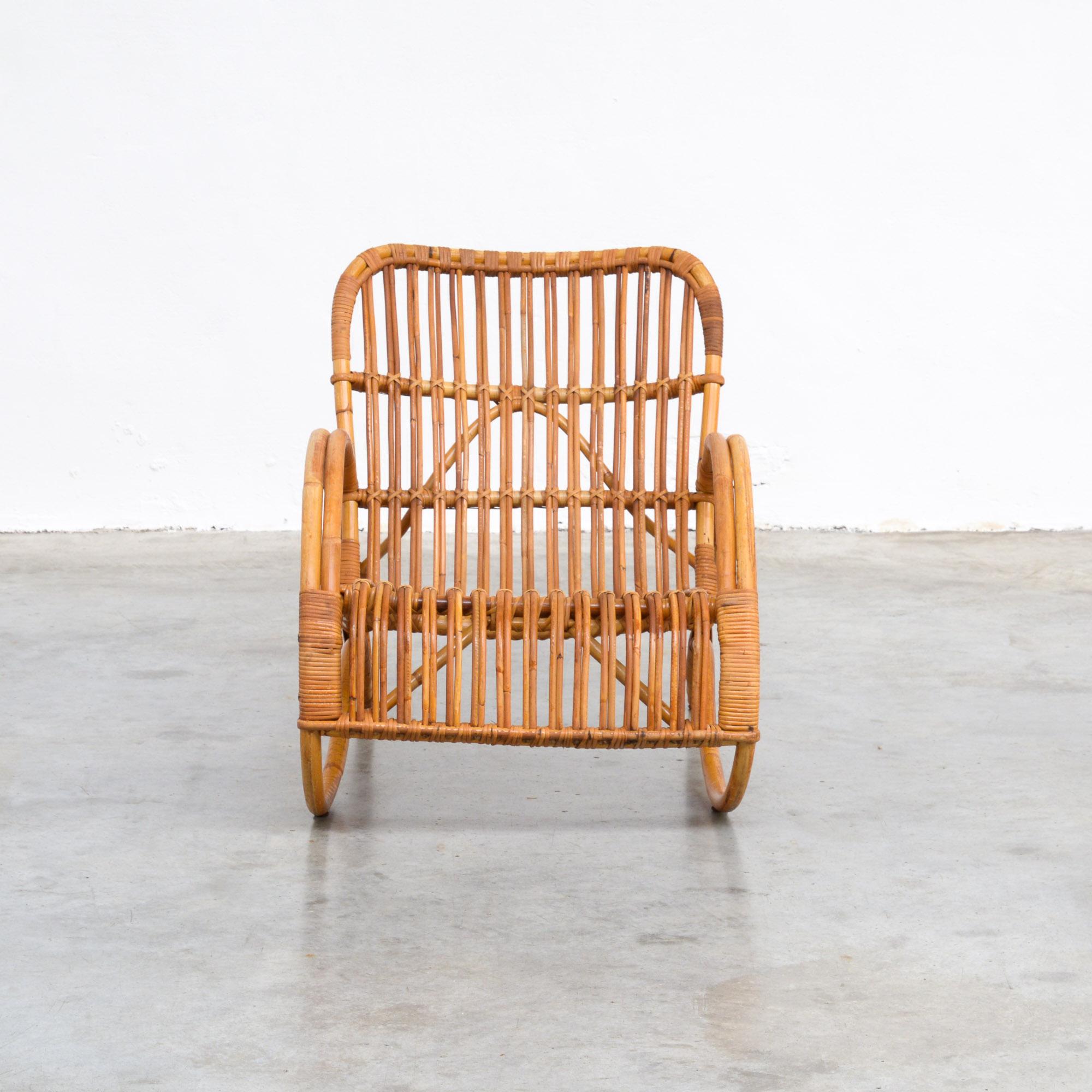 This low rattan easy chair can be dated in the 1950s.
It is probably a Dutch design, made in the Frisian town of Noordwolde, known for its rattan production in the 1940s and 1950s.
Rattan was a popular material, used after WWII, because metal and