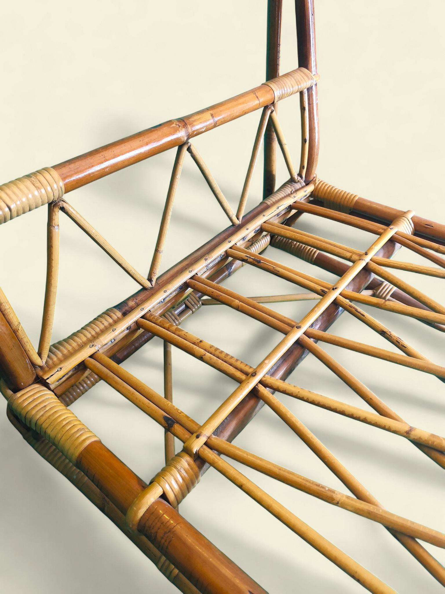 Poltrona bassa in rattan di Audoux-Minnet - Golfe-Juan, anni '50-'60 In condizioni buone in vendita a MOUGINS, FR