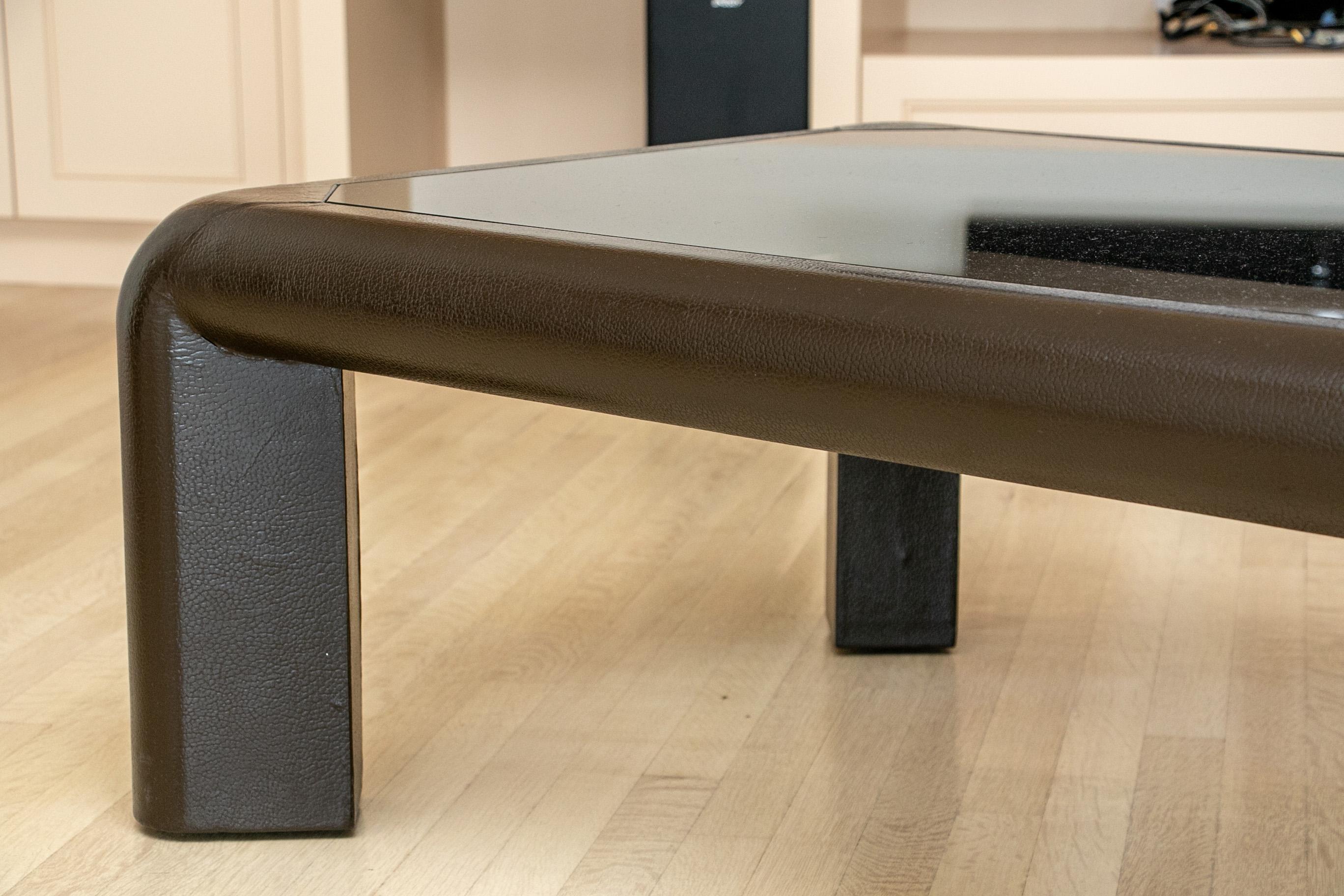 Niedriger rechteckiger Couchtisch im Stil von Karl Springer im Angebot 1