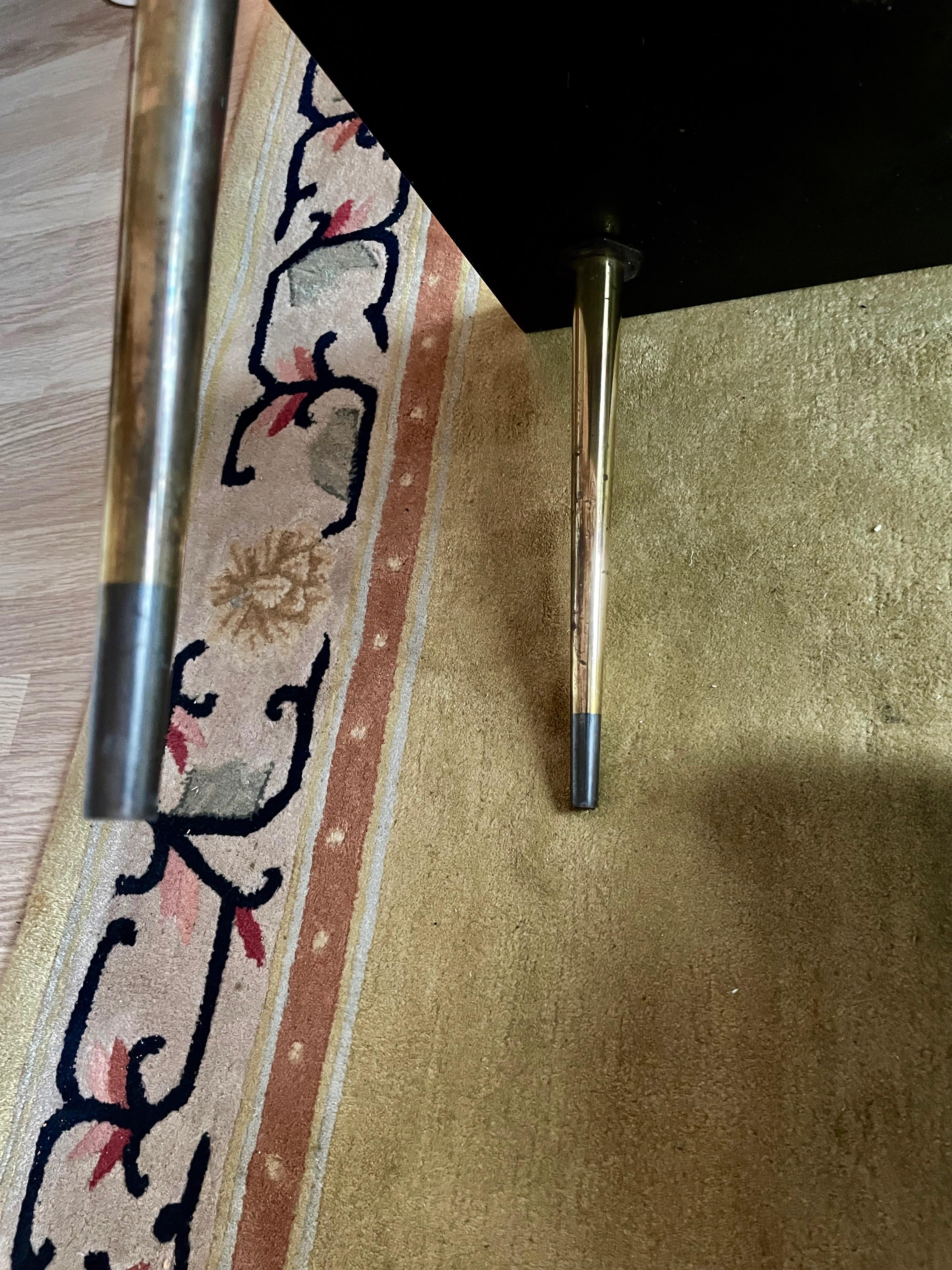 Low Resin and Quartz Table with Brass Legs Signed Philippe Barbier, France 1960 In Good Condition For Sale In Brussels, BE