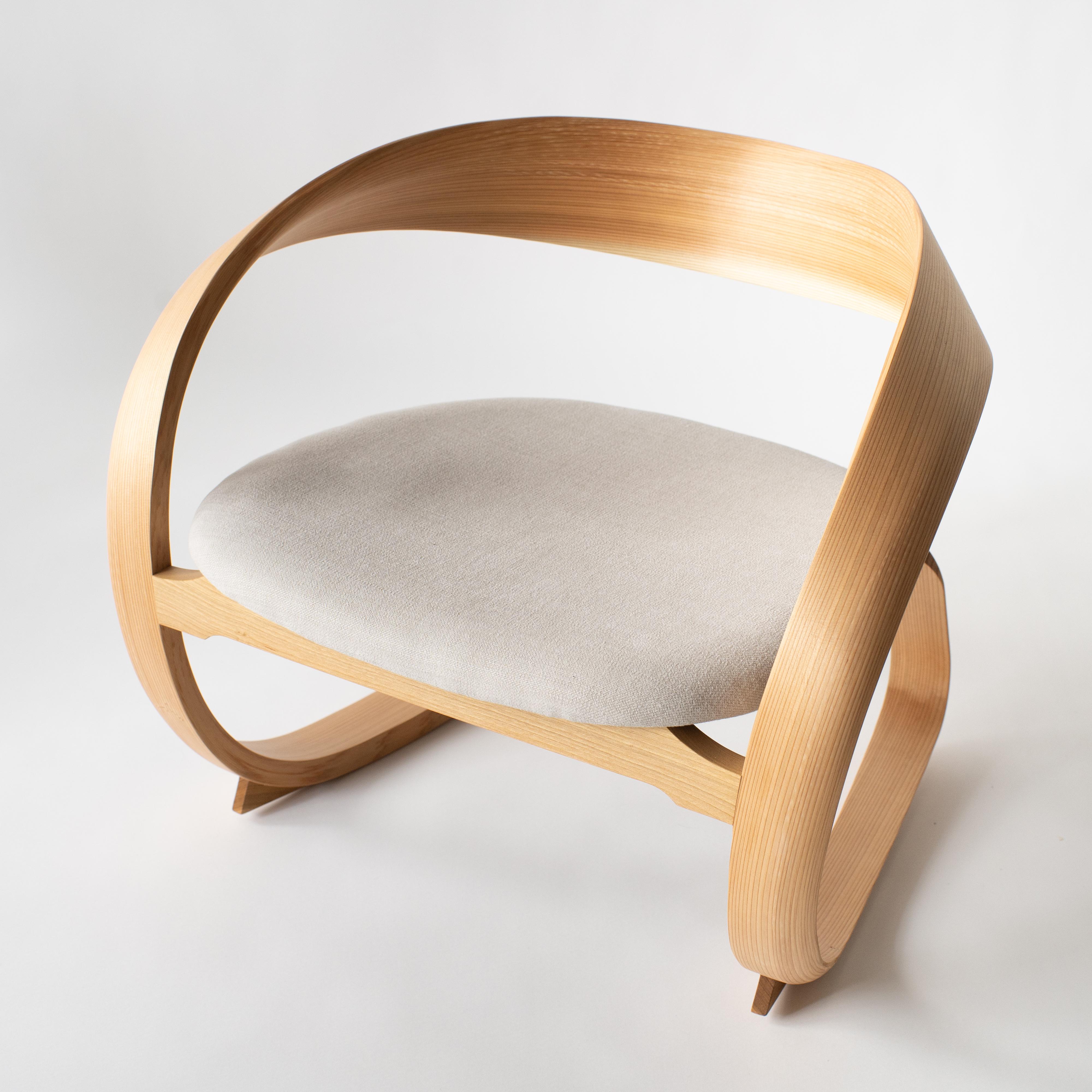 XXIe siècle et contemporain Fauteuil à bascule de style moderne japonais en bois courbé en vente