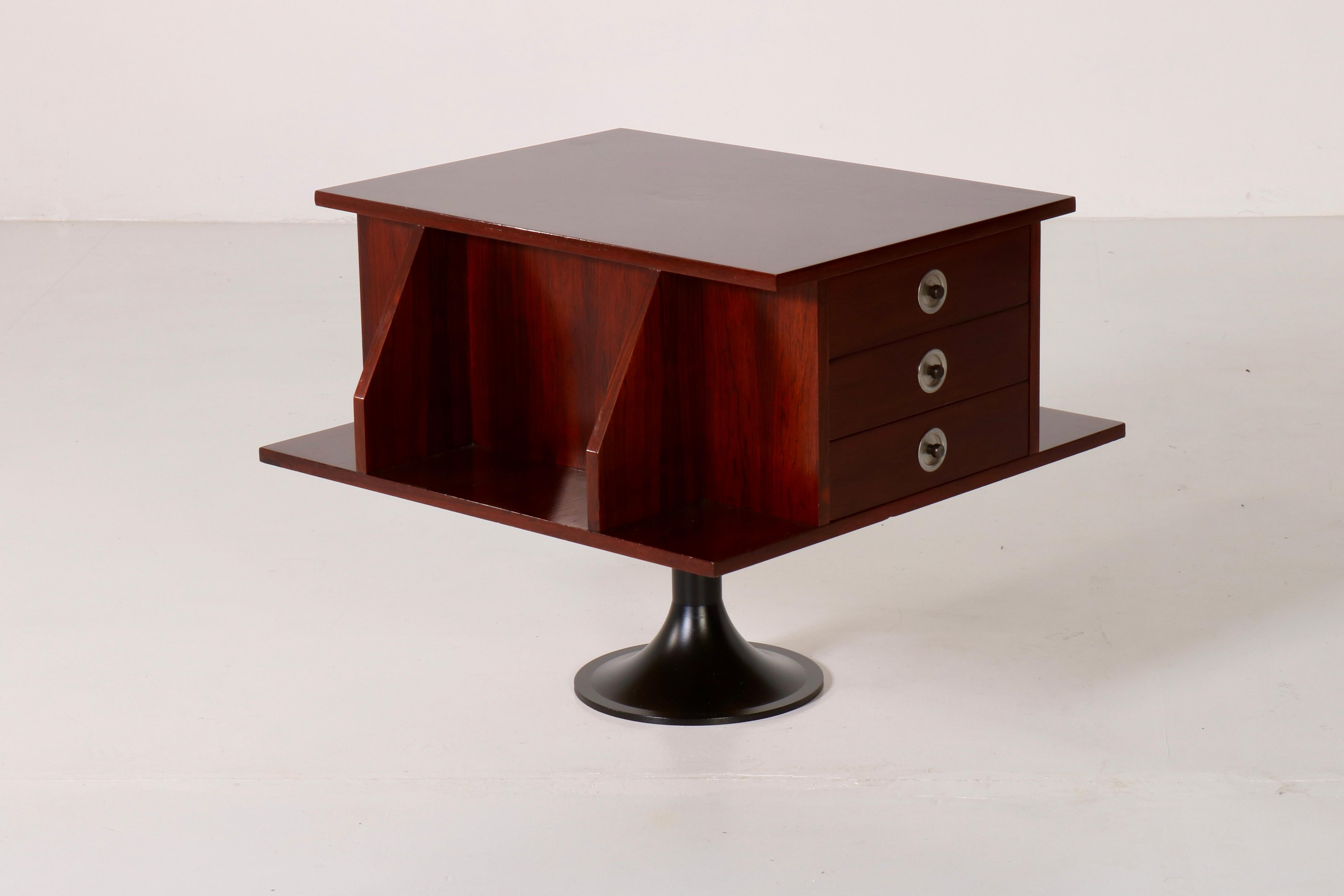 This low rotating table from 1960s Italian design encapsulates mid-century modern elegance. With its sleek lines and ingenious rotating feature, this table harmonizes form and function effortlessly becoming the perfect cocktail table or interior for