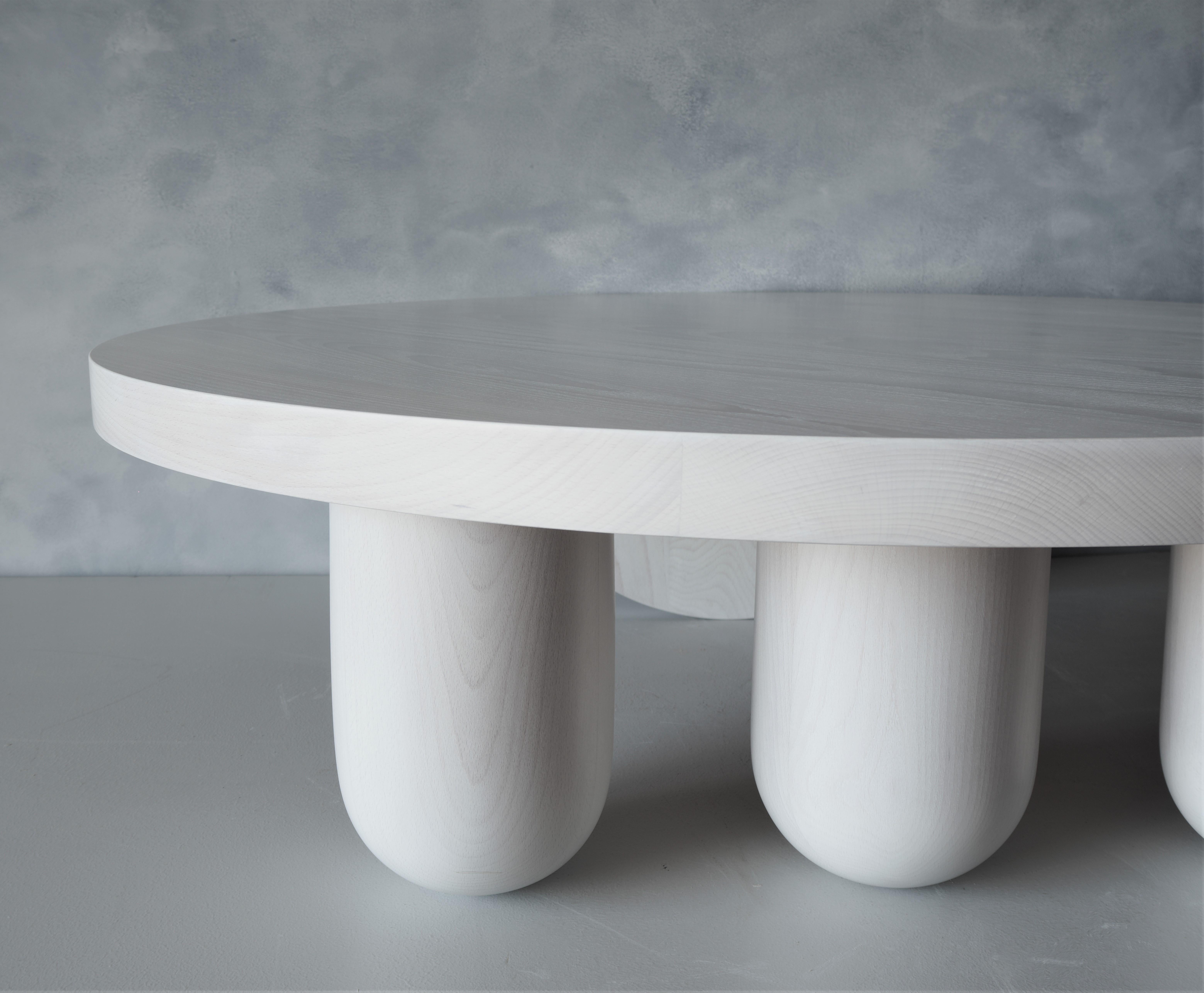 XXIe siècle et contemporain Table basse ronde à trois colonnes par MSJ Furniture Studio en vente