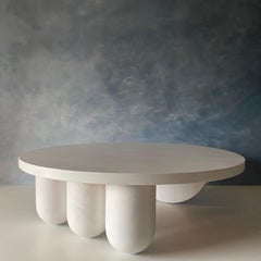 Mesa baja redonda tricolumna by MSJ Furniture Studio