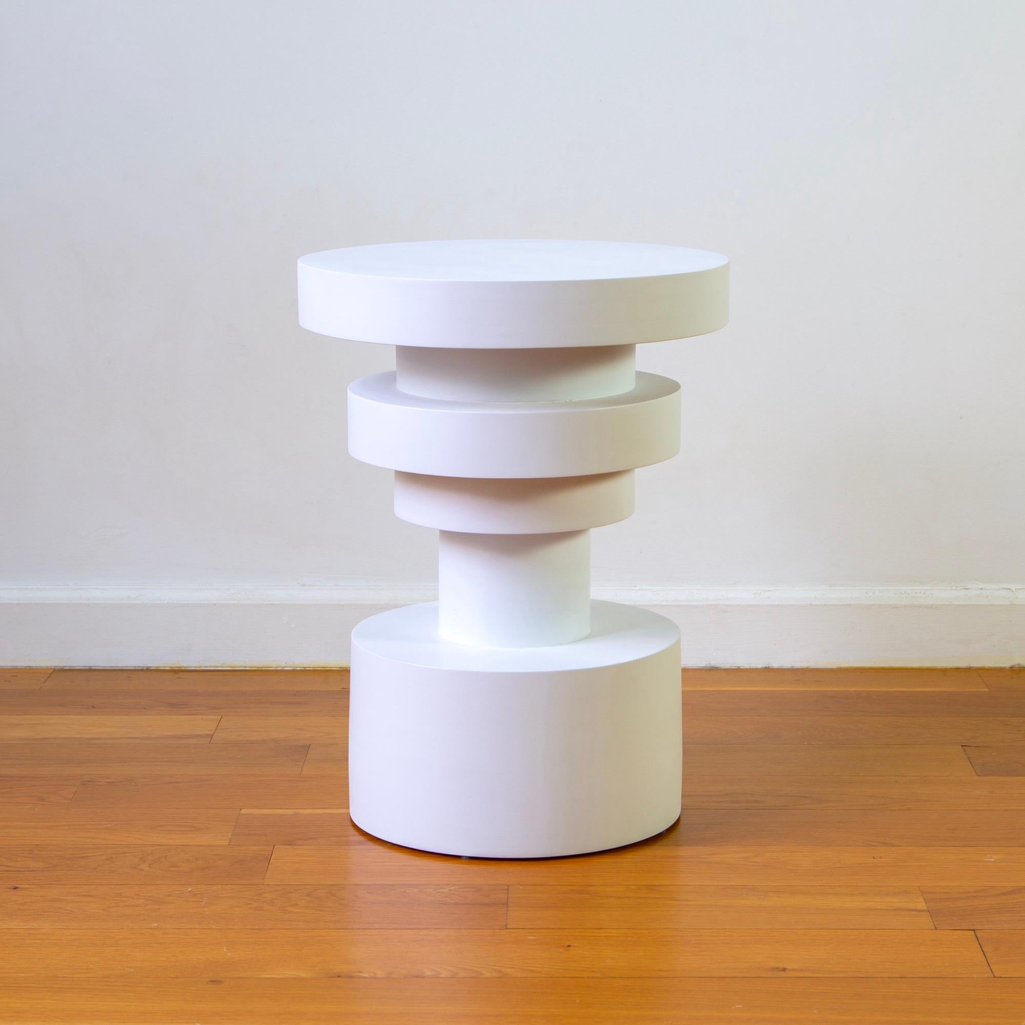 Tourné Low Sass Stool from Souda, White, Dining Chair, Seating, Made to Order en vente