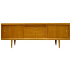 Buffet bas scandinave en chêne de H. W. Klein pour Bramin, années 1960