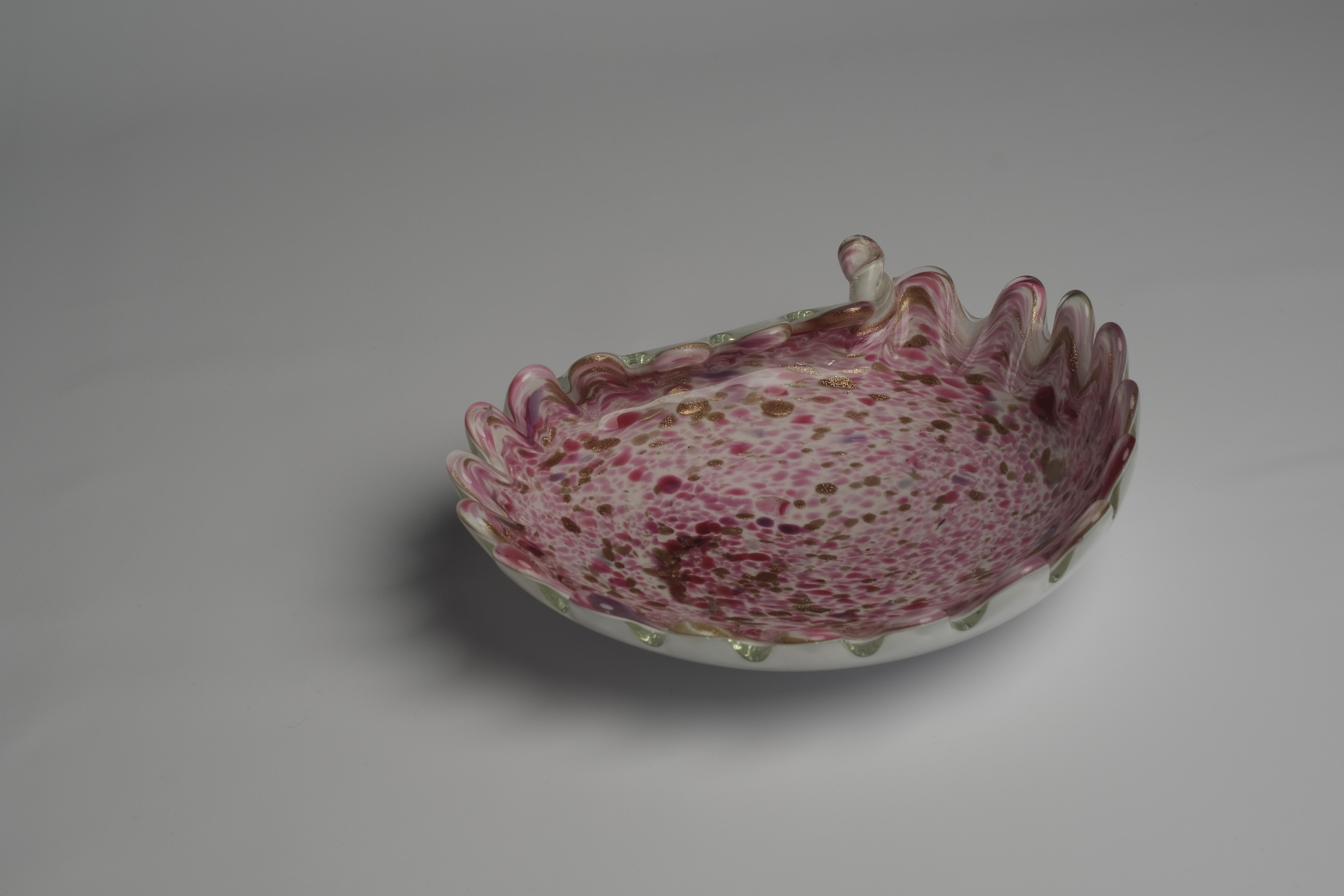 Beautiful low Murano serving bowl made in Italy in the 1960s. Soft pink and purple hues, with splashes of gold-flake inlays, all in the organic shape of an open mussle alternatively meat-eating-plant.