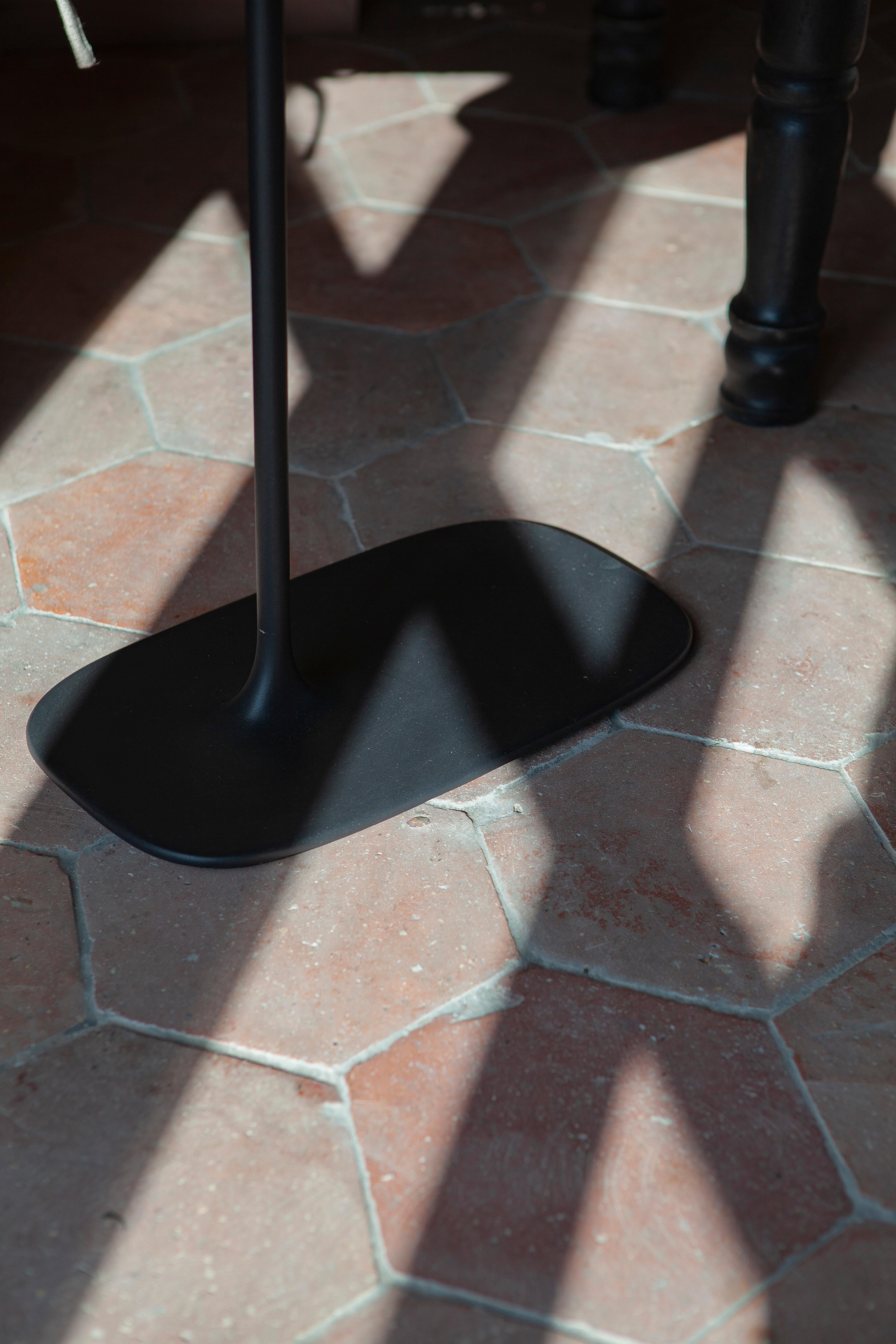 UNISM - Table d'appoint en aluminium revêtu en vente 1