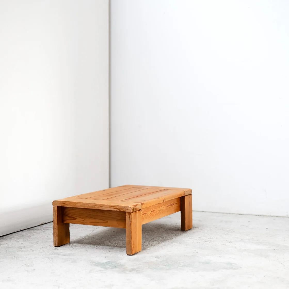 Low side table, France, Les Arcs, 1980s, Simple and sturdy construction In Good Condition For Sale In Tokyo, Tokyo