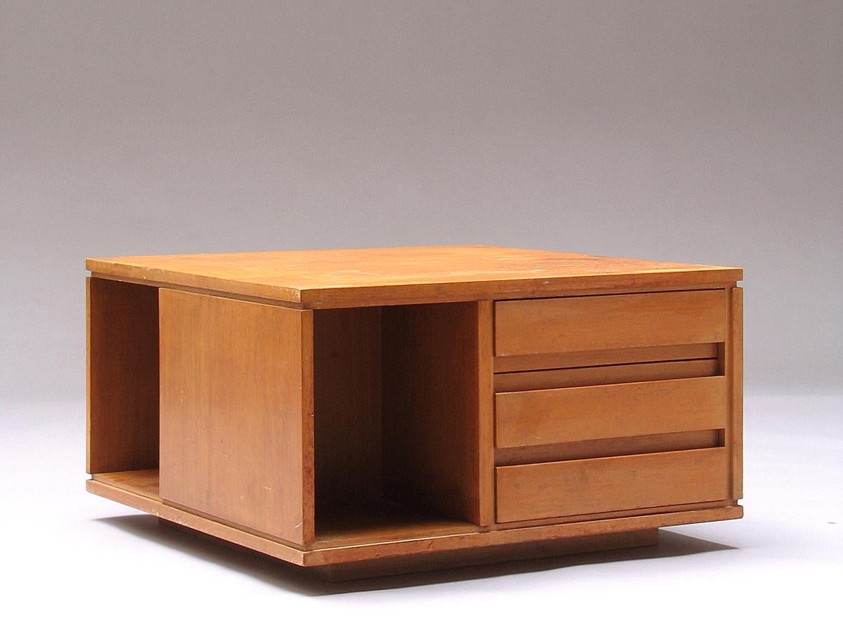 Mesa auxiliar baja con cajones by Ico Parisi Italiano en venta