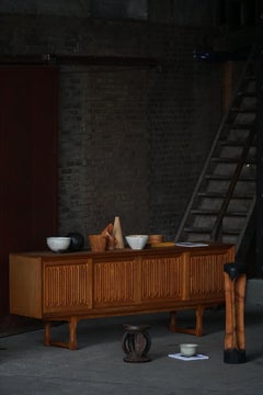 Niedriges Sideboard aus Eiche von einem dänischen Schreiner, 1960er Jahre, Mid Century Modern