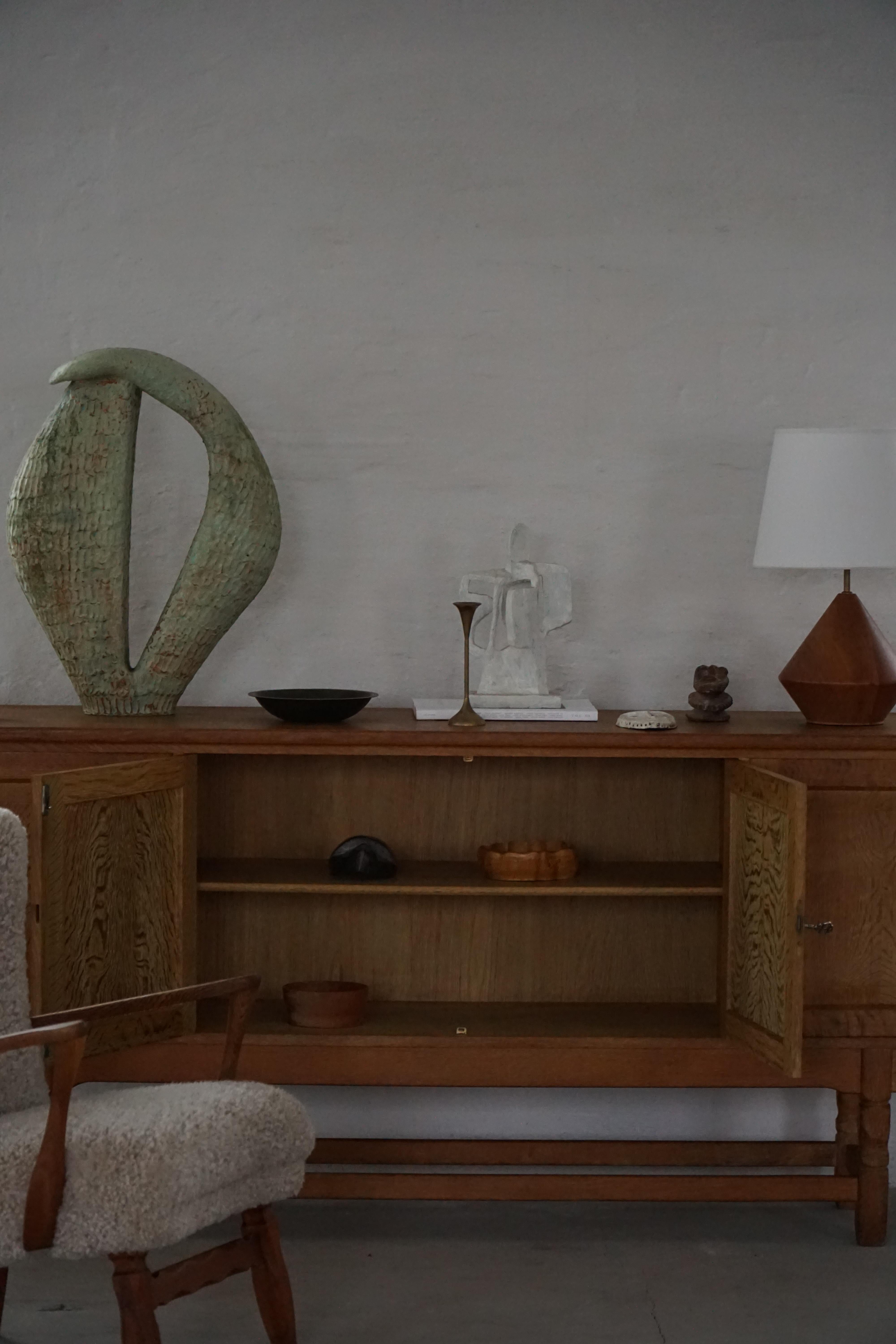 Low Sideboard in Oak, Mid Century Modern, Made by a Danish Cabinetmaker, 1960s en venta 3
