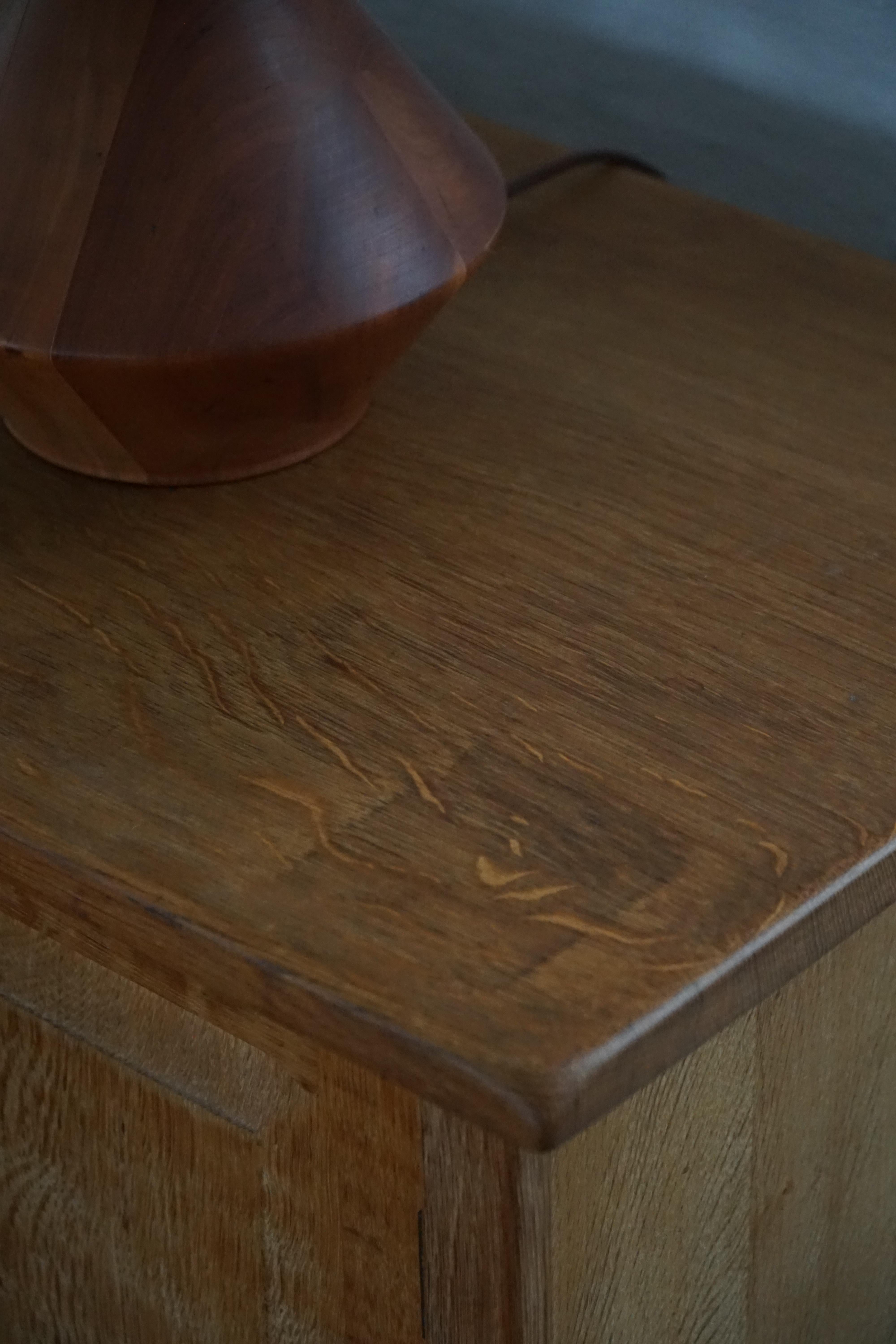 Low Sideboard in Oak, Mid Century Modern, Made by a Danish Cabinetmaker, 1960s en venta 4