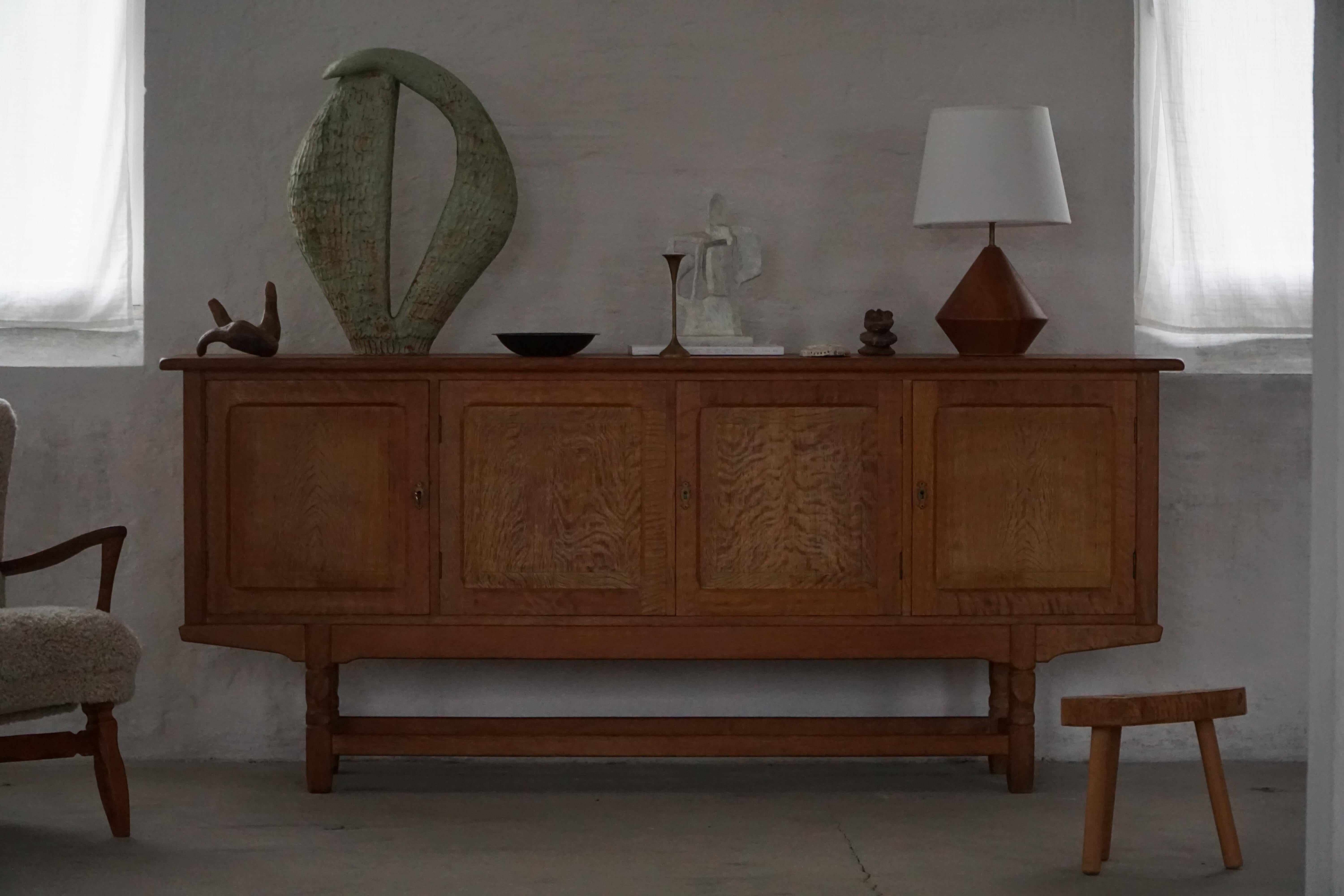 Low Sideboard in Oak, Mid Century Modern, Made by a Danish Cabinetmaker, 1960s en venta 5