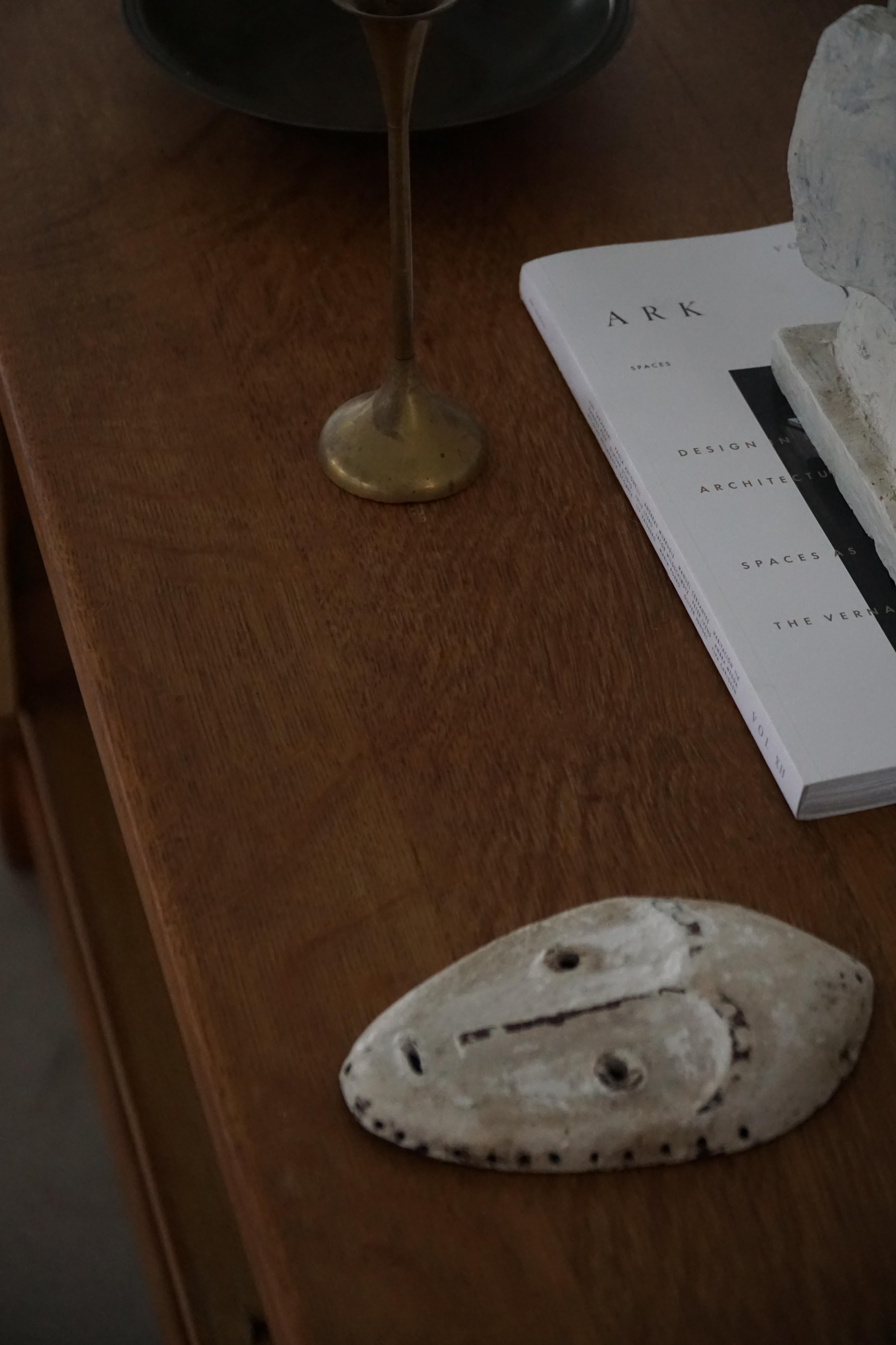 Low Sideboard in Oak, Mid Century Modern, Made by a Danish Cabinetmaker, 1960s en venta 1