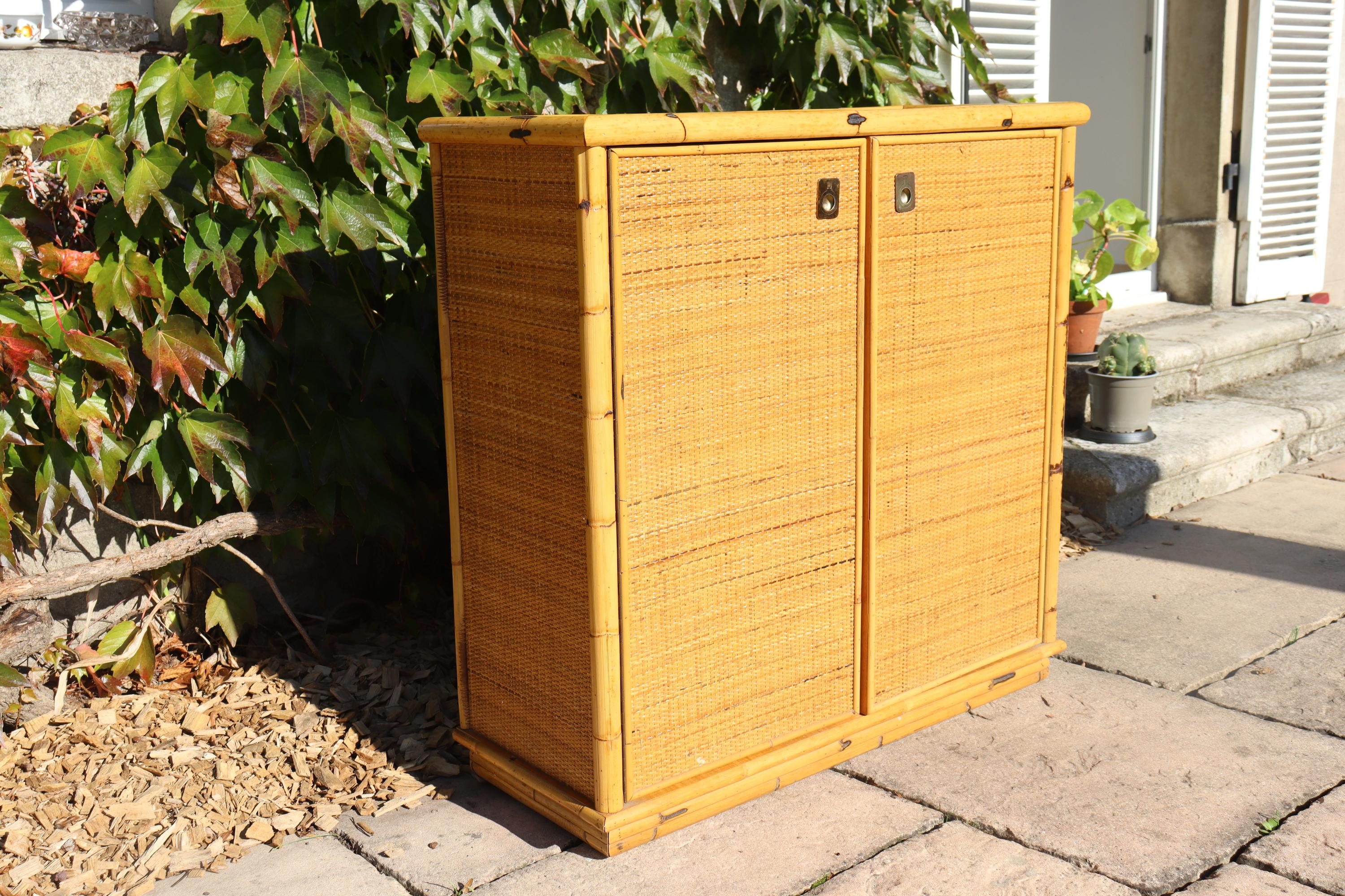 Low Sideboard In Rattan And Bamboo Signed By Dal Vera Italy 1960 (Italienisch) im Angebot