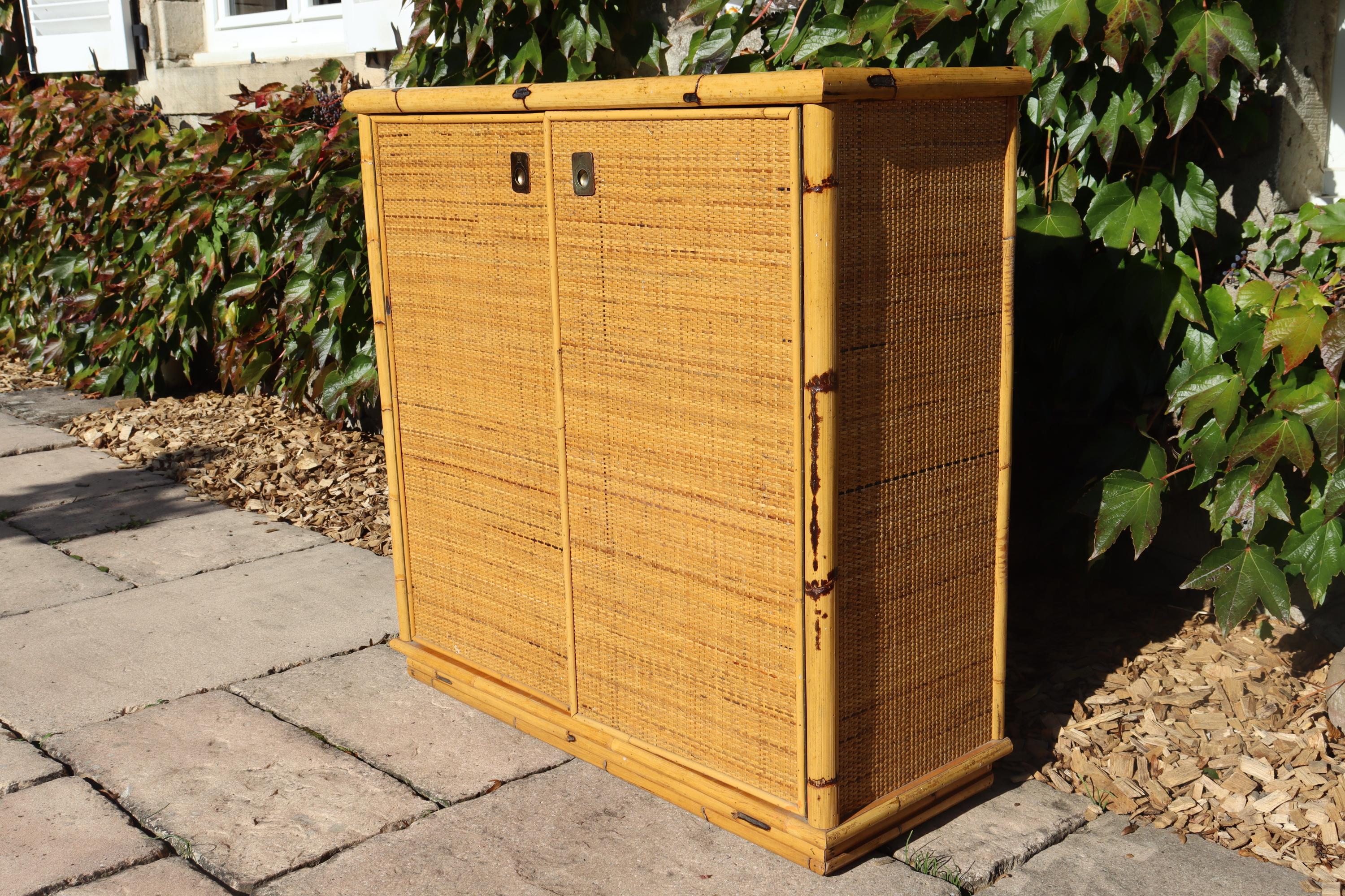 Low Sideboard In Rattan And Bamboo Signed By Dal Vera Italy 1960 im Zustand „Gut“ im Angebot in Charmes, FR