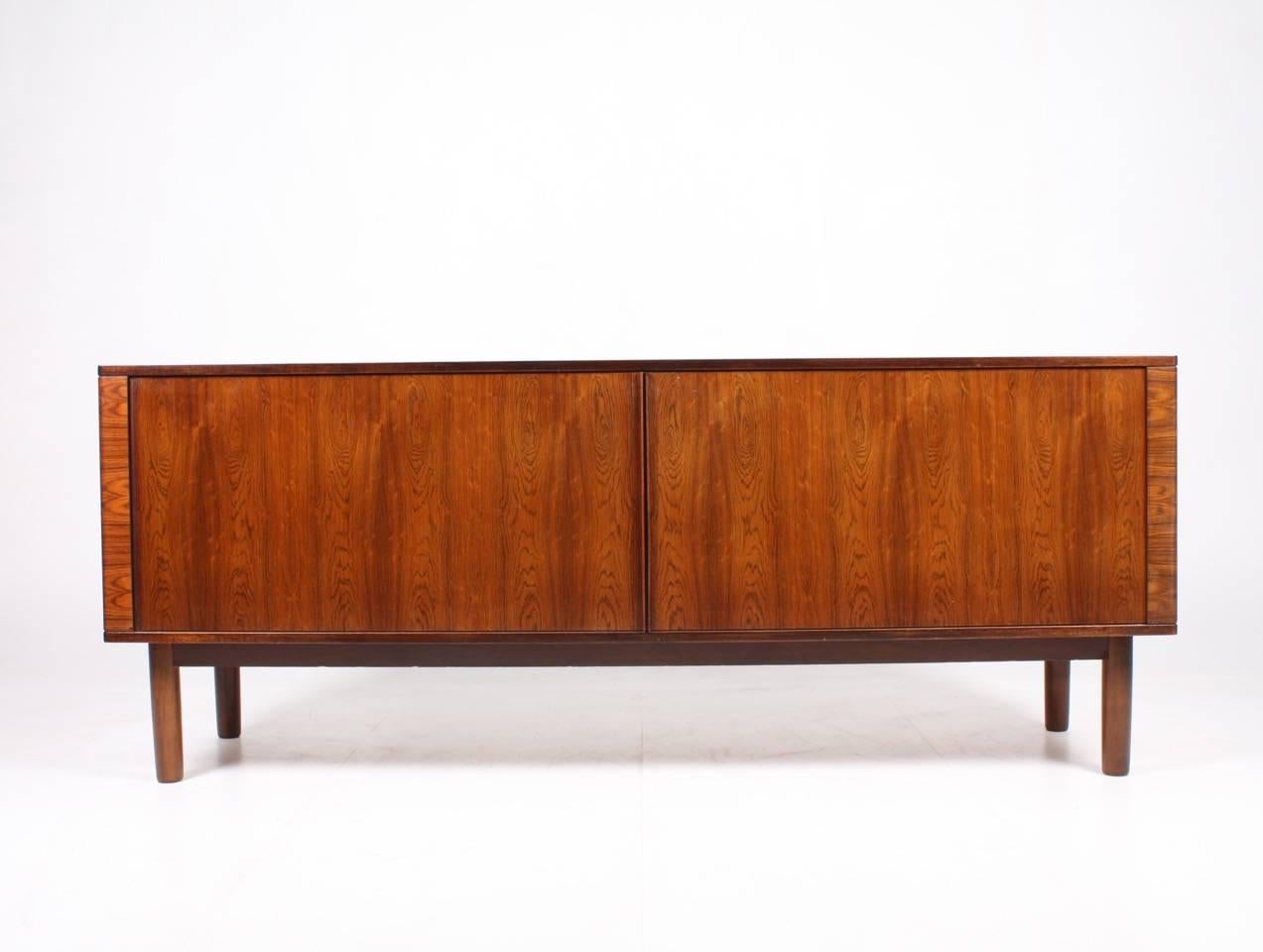 Low Sideboard in Rosewood In Excellent Condition In Lejre, DK