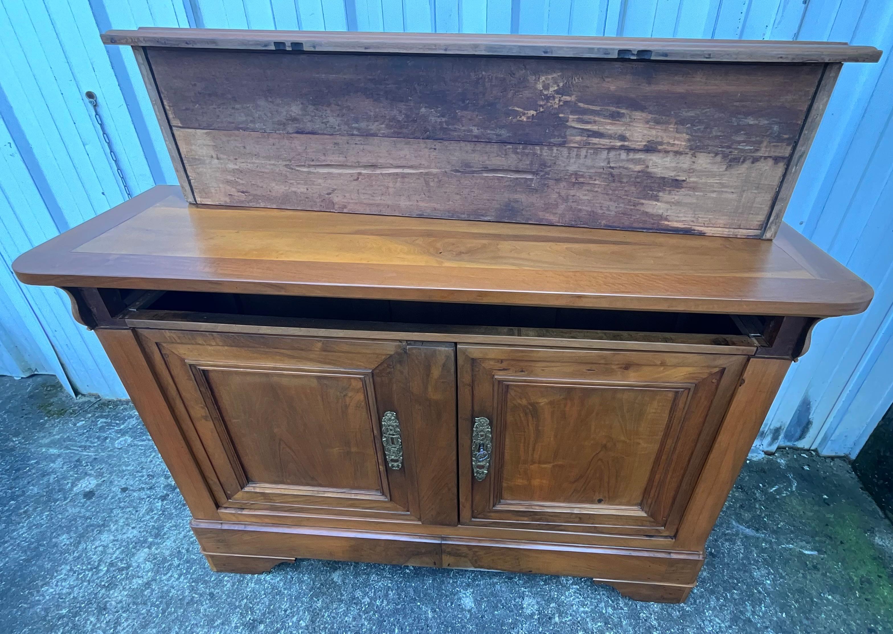 Aparador Bajo De Nogal Macizo, Estilo Louis Philippe, Finales Siglo XIX en venta 10