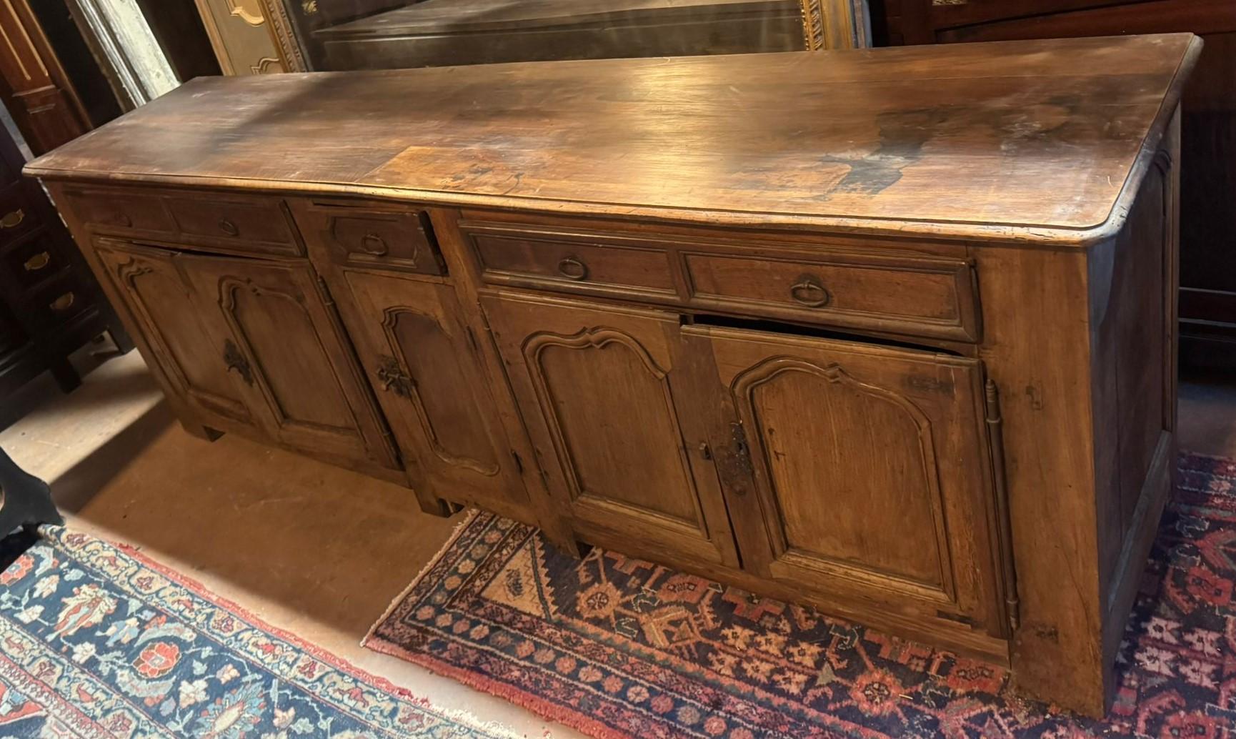 Buffet bas, cinq portes à panneaux sculptés et cinq tiroirs, France en vente 4