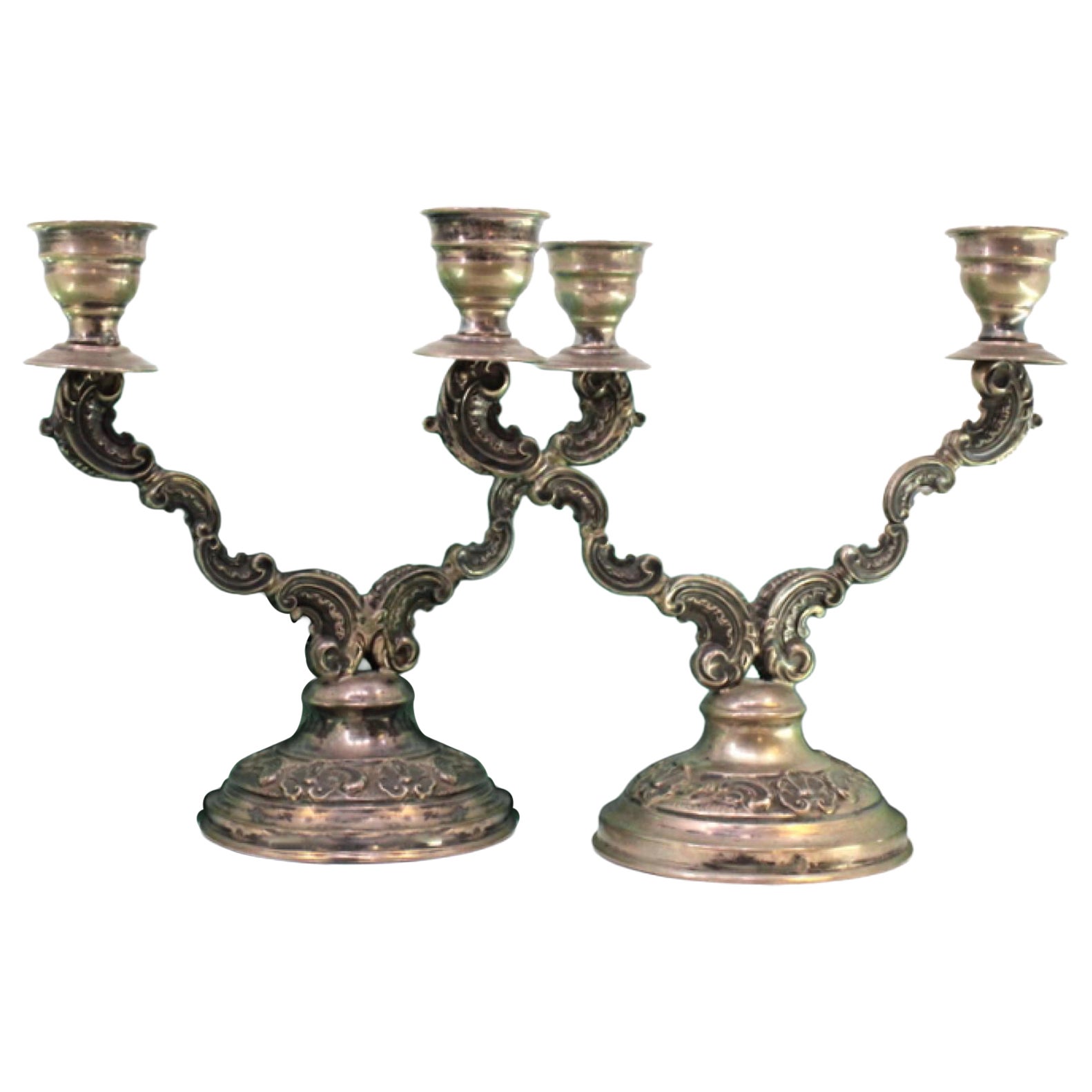 Low silver candelabra with two lights and shell-relief circular bases For Sale