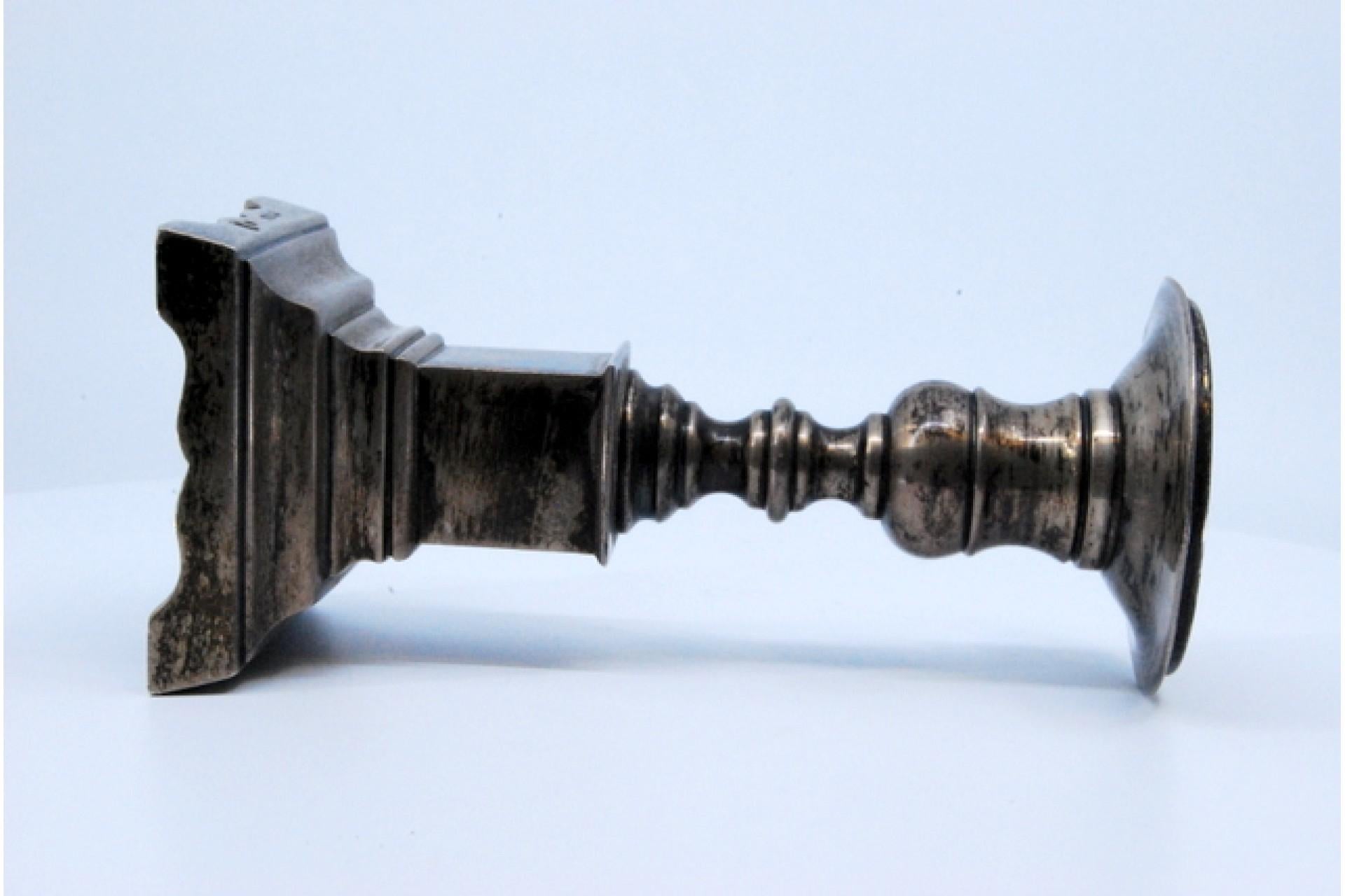 European Low silver candlestick with square shaft and base For Sale