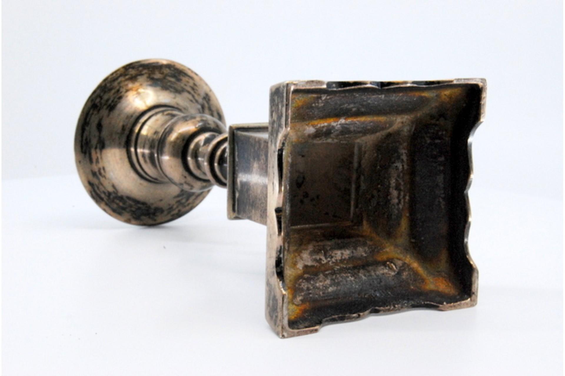 Silver Low silver candlestick with square shaft and base For Sale