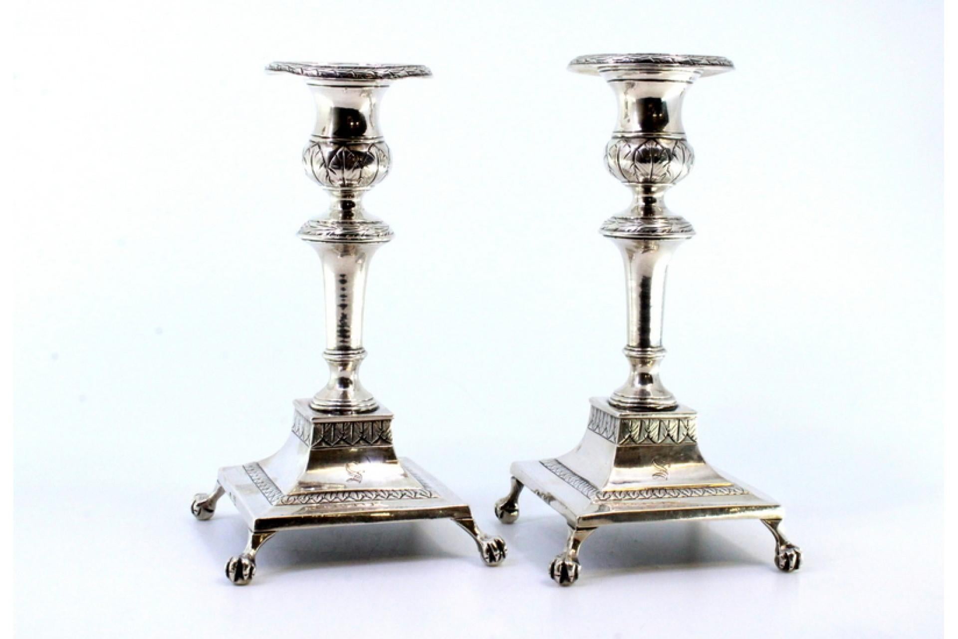 European Low silver candlesticks with engraved shafts and four claw-shaped feet For Sale