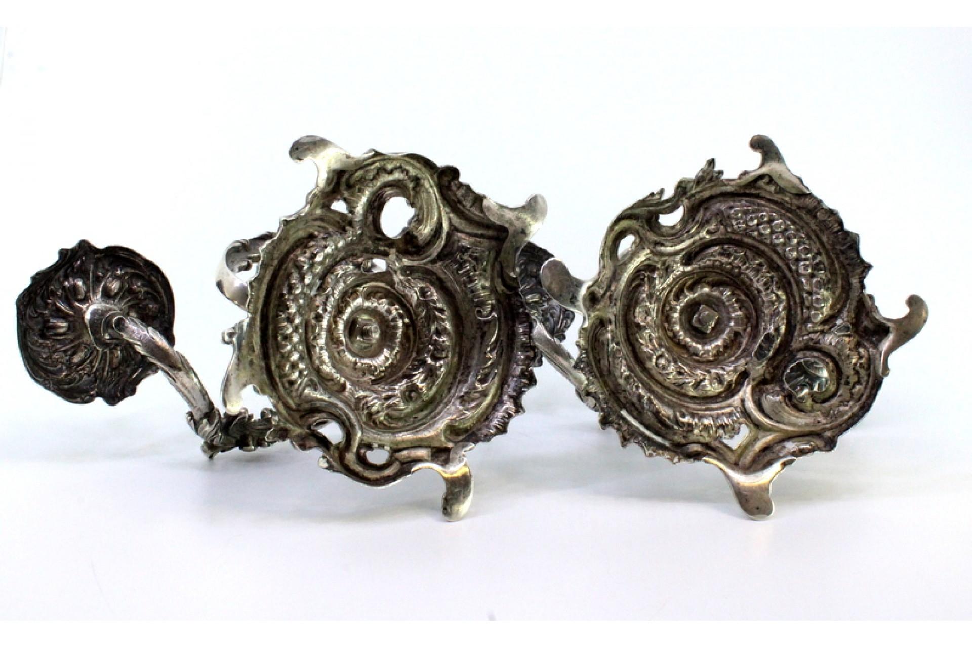 Silver Low silver two-light candelabra with shells, garlands and cut-out bases For Sale