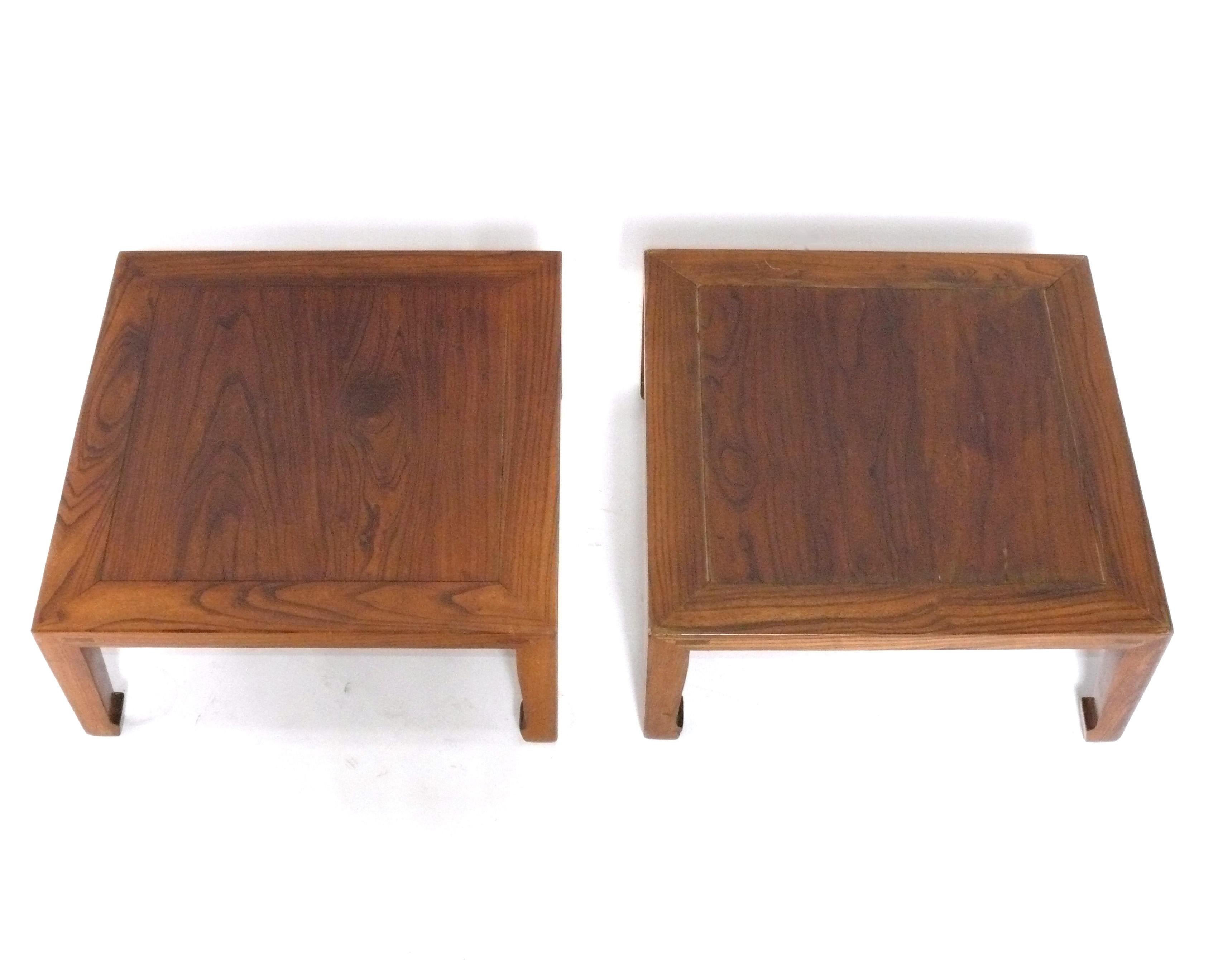 Asiatische Beistelltische oder Nachttische mit niedriger Lehne im Zustand „Gut“ im Angebot in Atlanta, GA