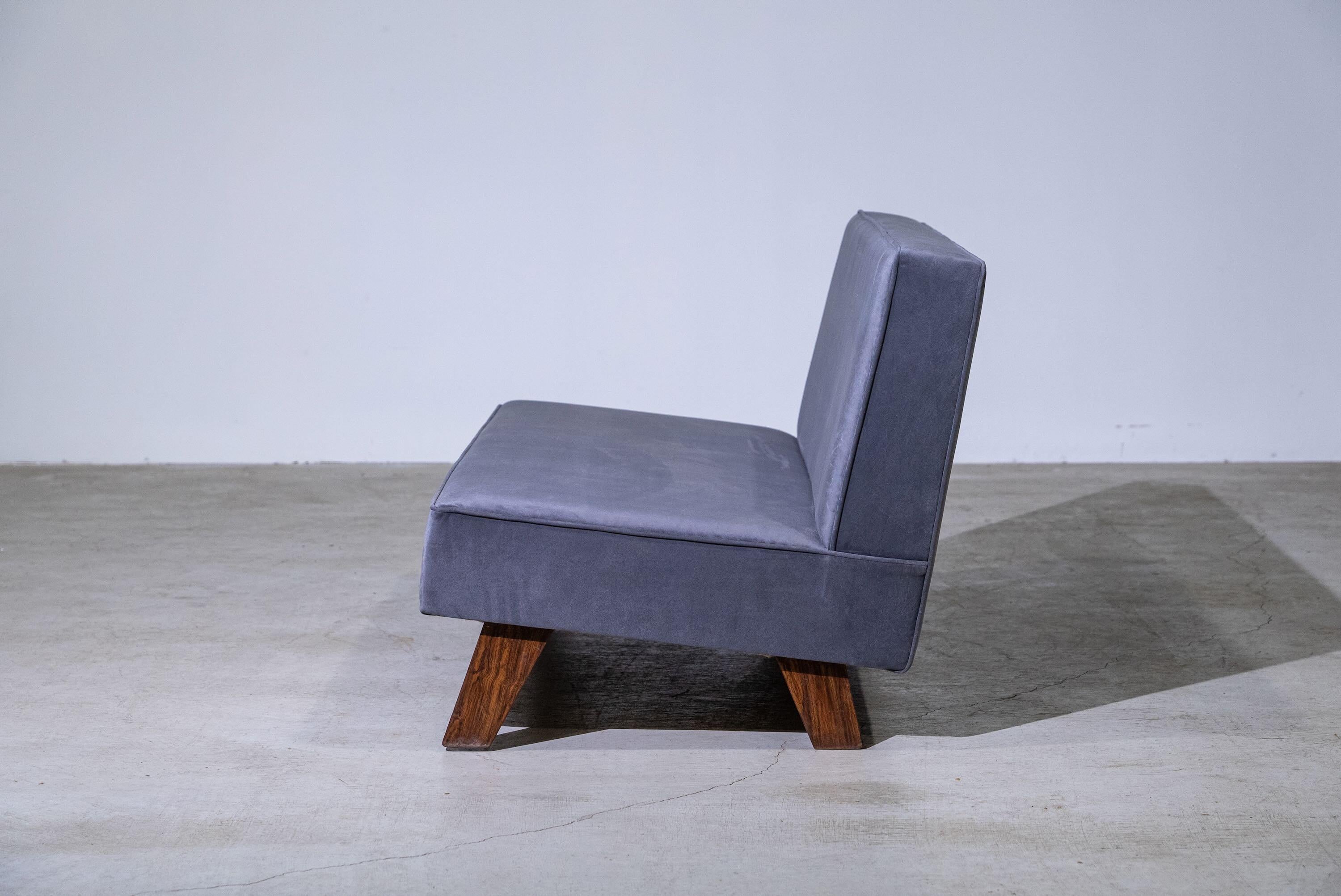 Mid-Century Modern Low Sofa Cushion 3-Seater by Le Corbusier, Pierre Jeanneret, India, Circa 1955 For Sale