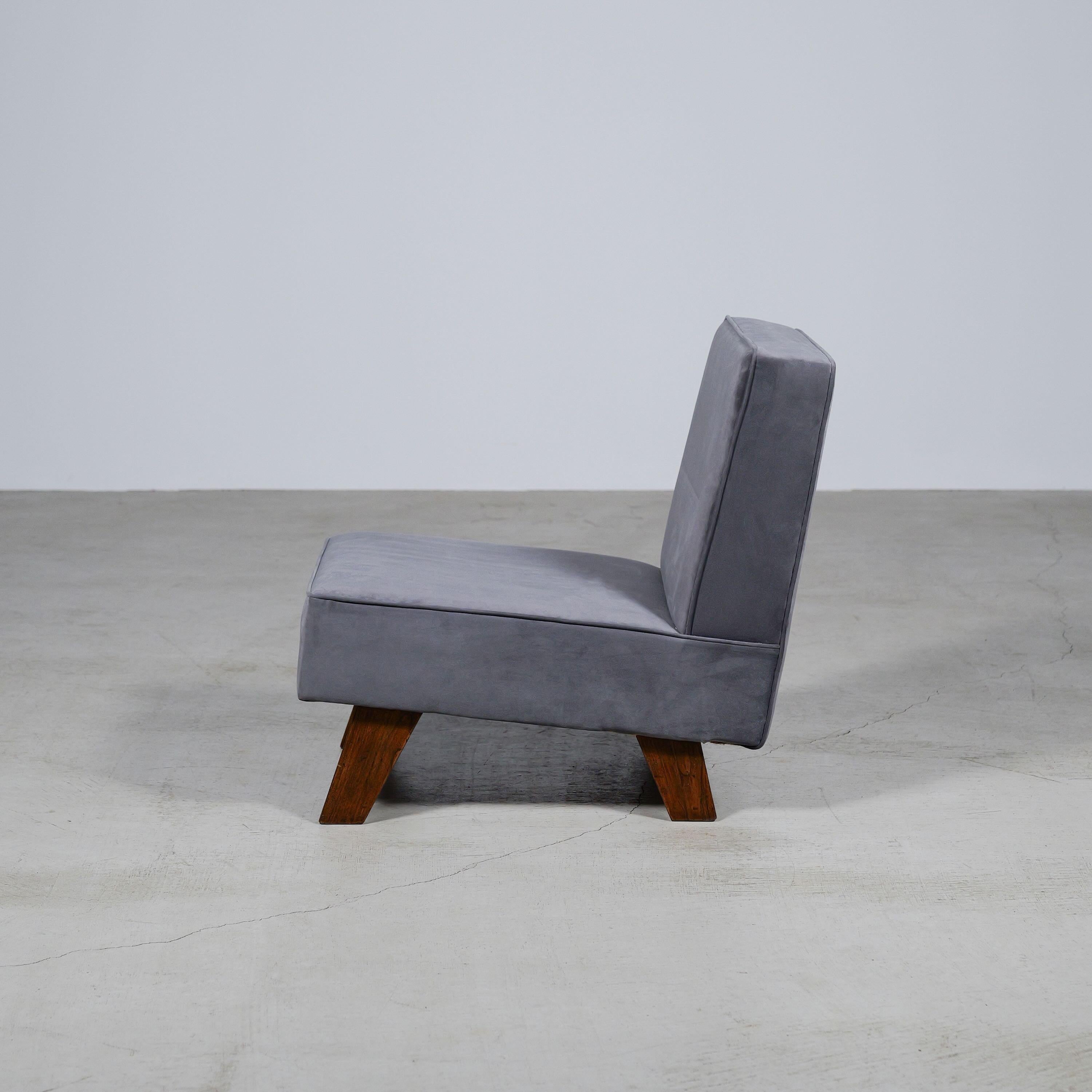 Mid-Century Modern Low Sofa Cushion by Le Corbusier, Pierre Jeanneret for Chandigarh, Circa 1955 For Sale