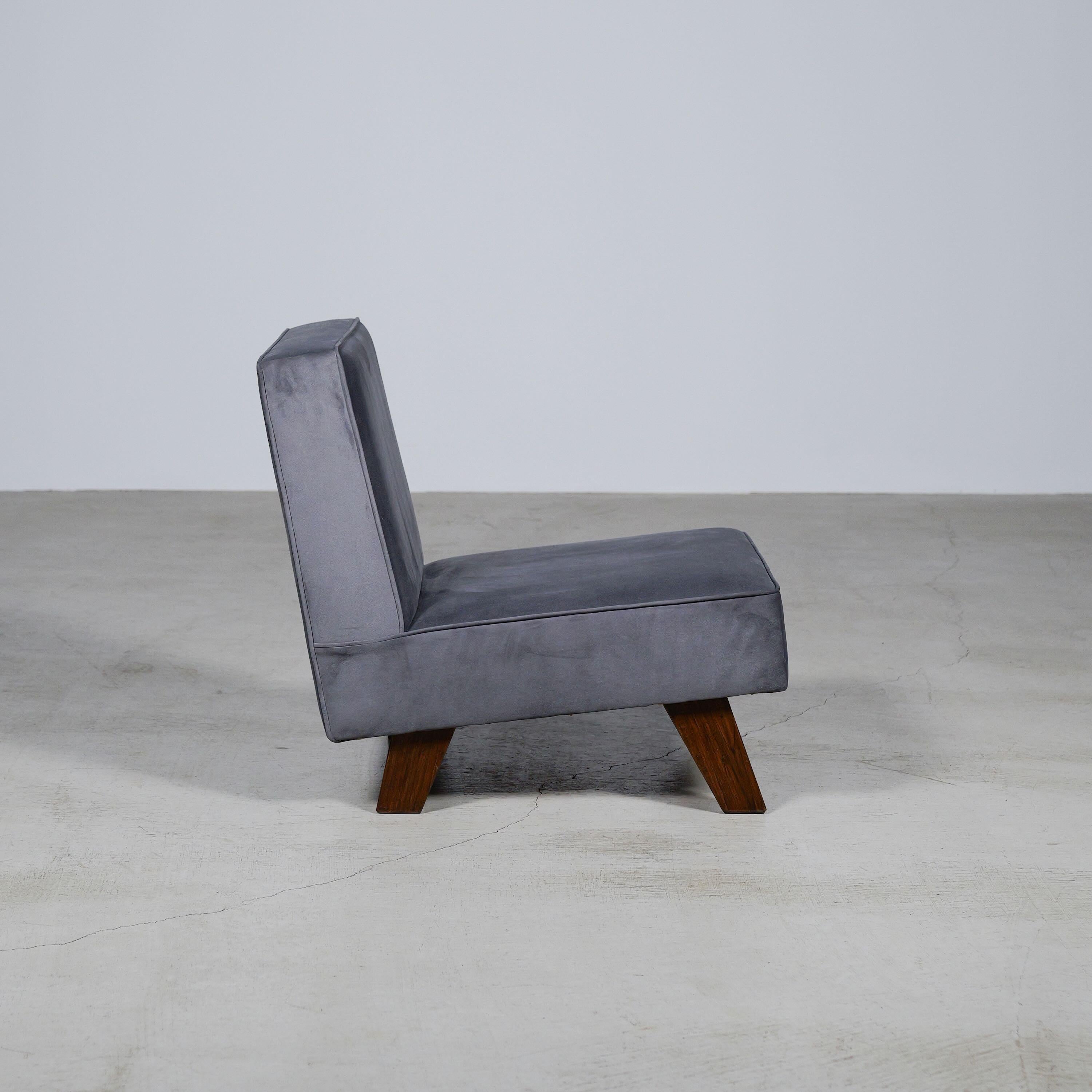 Low Sofa Cushion by Le Corbusier, Pierre Jeanneret for Chandigarh, Circa 1955 In Good Condition For Sale In Tokyo, JP