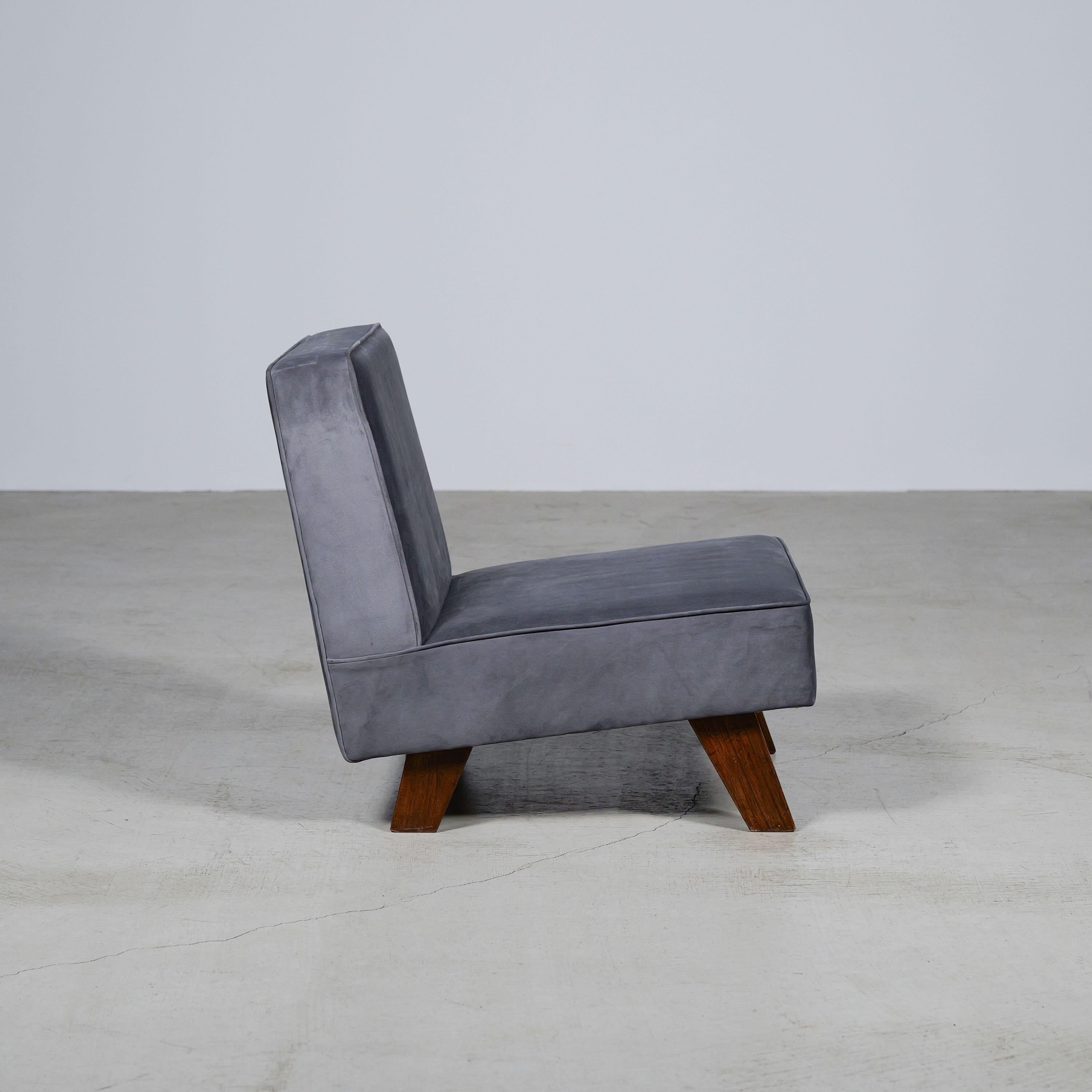 Low Sofa Cushion by Le Corbusier, Pierre Jeanneret for Chandigarh, Circa 1955 In Good Condition For Sale In Tokyo, JP