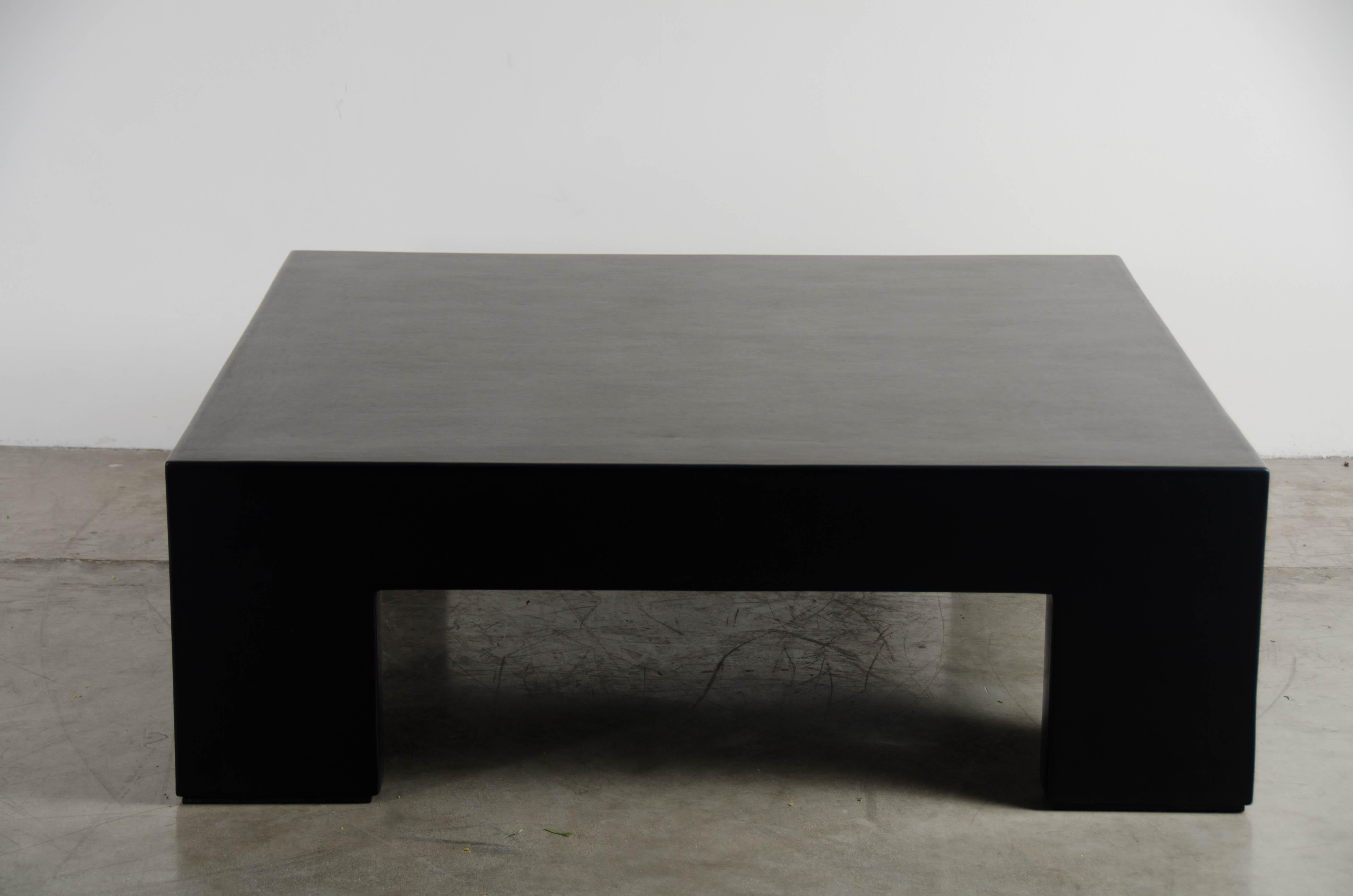 Asiatique Table basse carrée en laque noire de Robert Kuo, édition limitée en vente