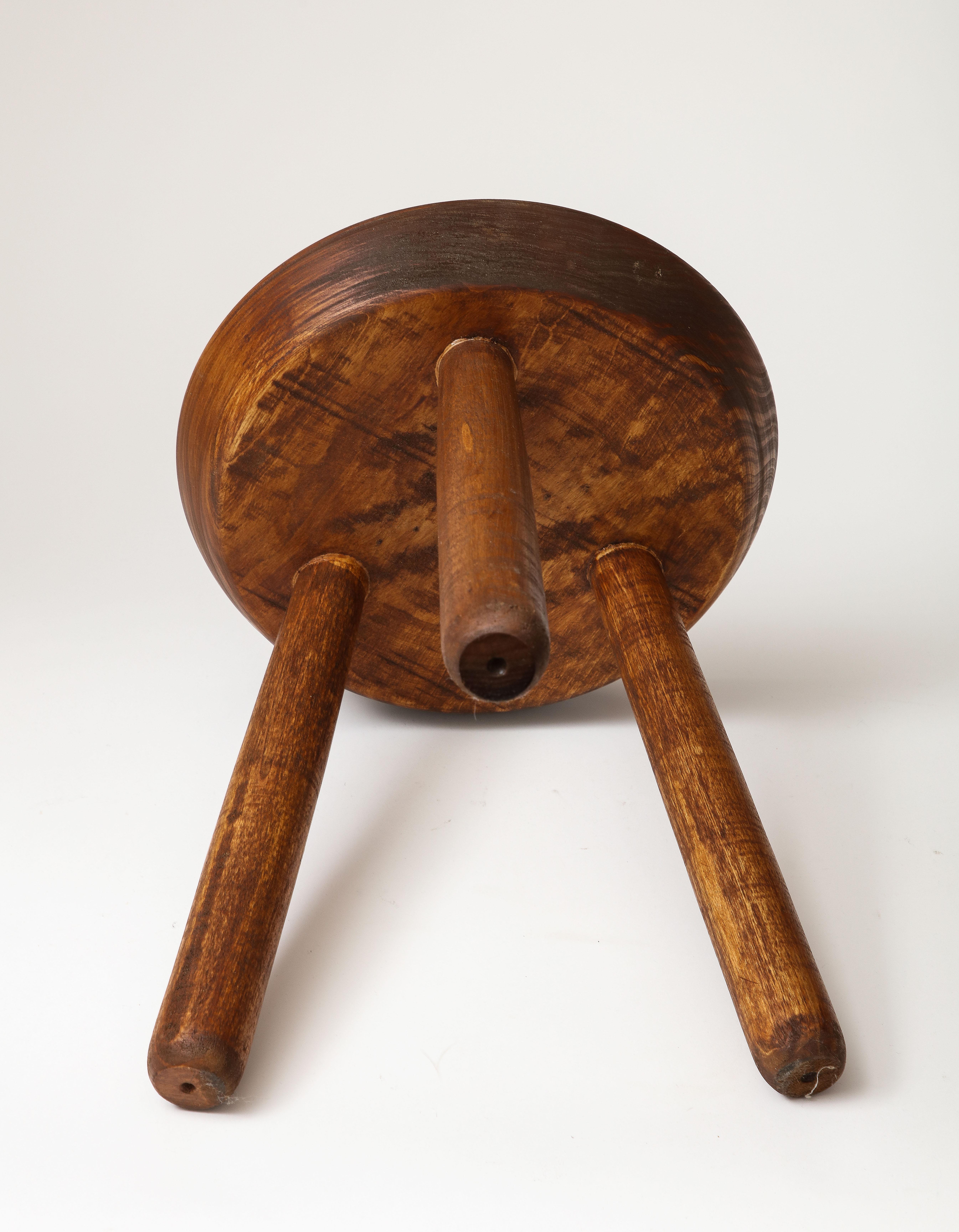 Low Stained Pine Milking Stool, 21st C.   For Sale 4