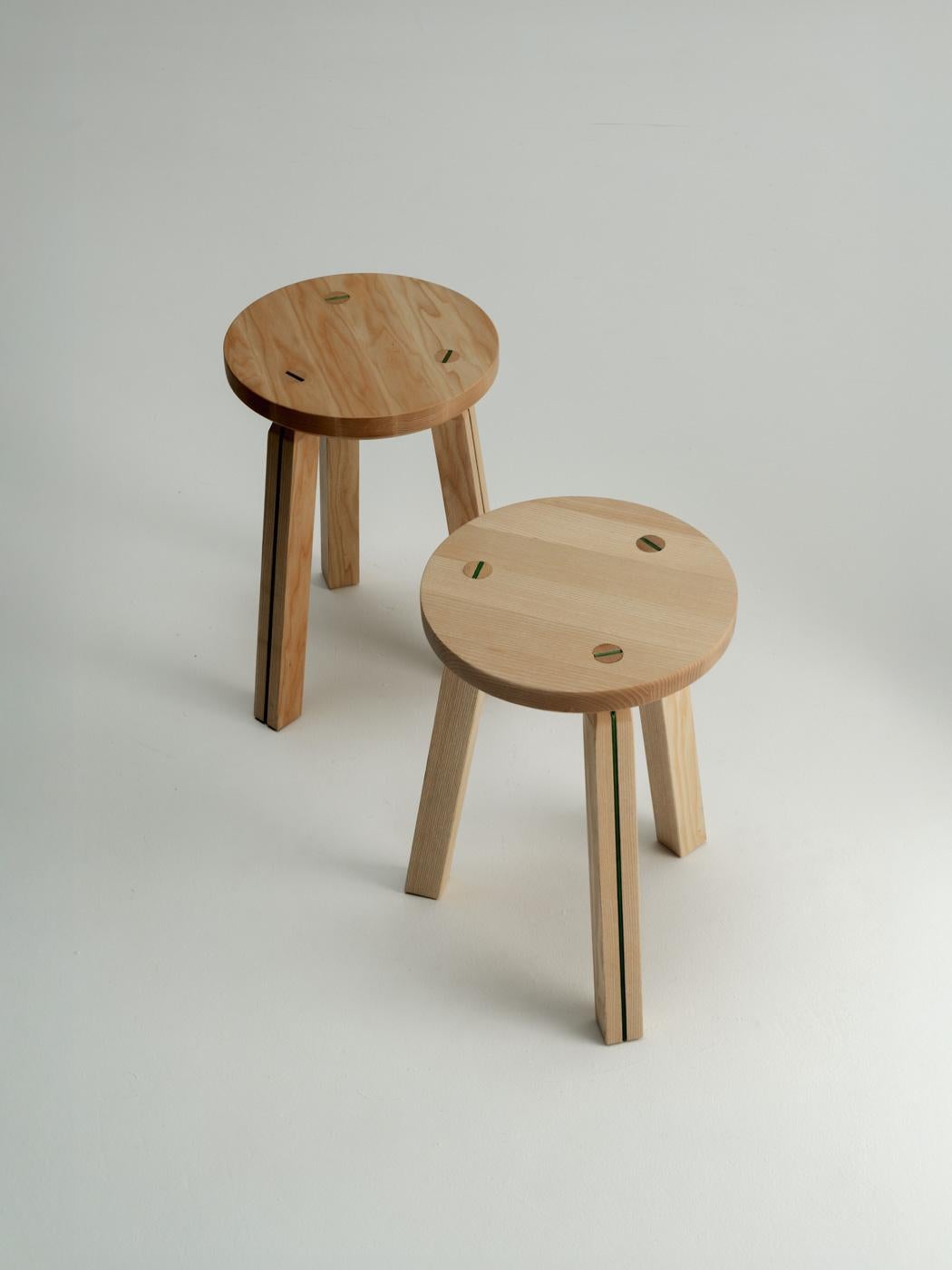 Tabouret bas en frêne, fabriqué à la main en France Neuf - En vente à MARSEILLE, FR