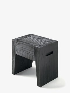 Niedriger Hocker / Beistelltisch aus einem Block Vulkanzeder Riva 1920 Insieme