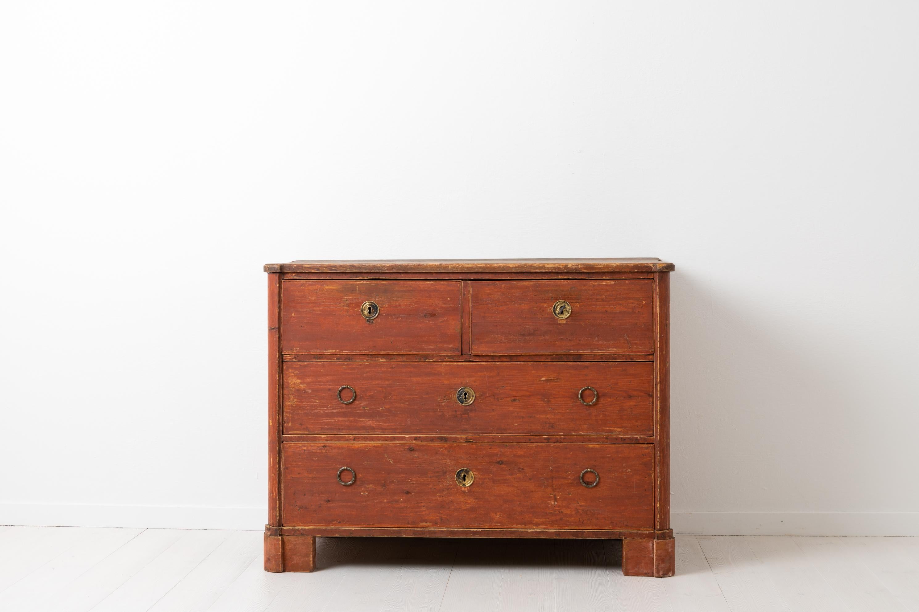 Low Swedish Gustavian Chest of Drawers In Good Condition In Kramfors, SE