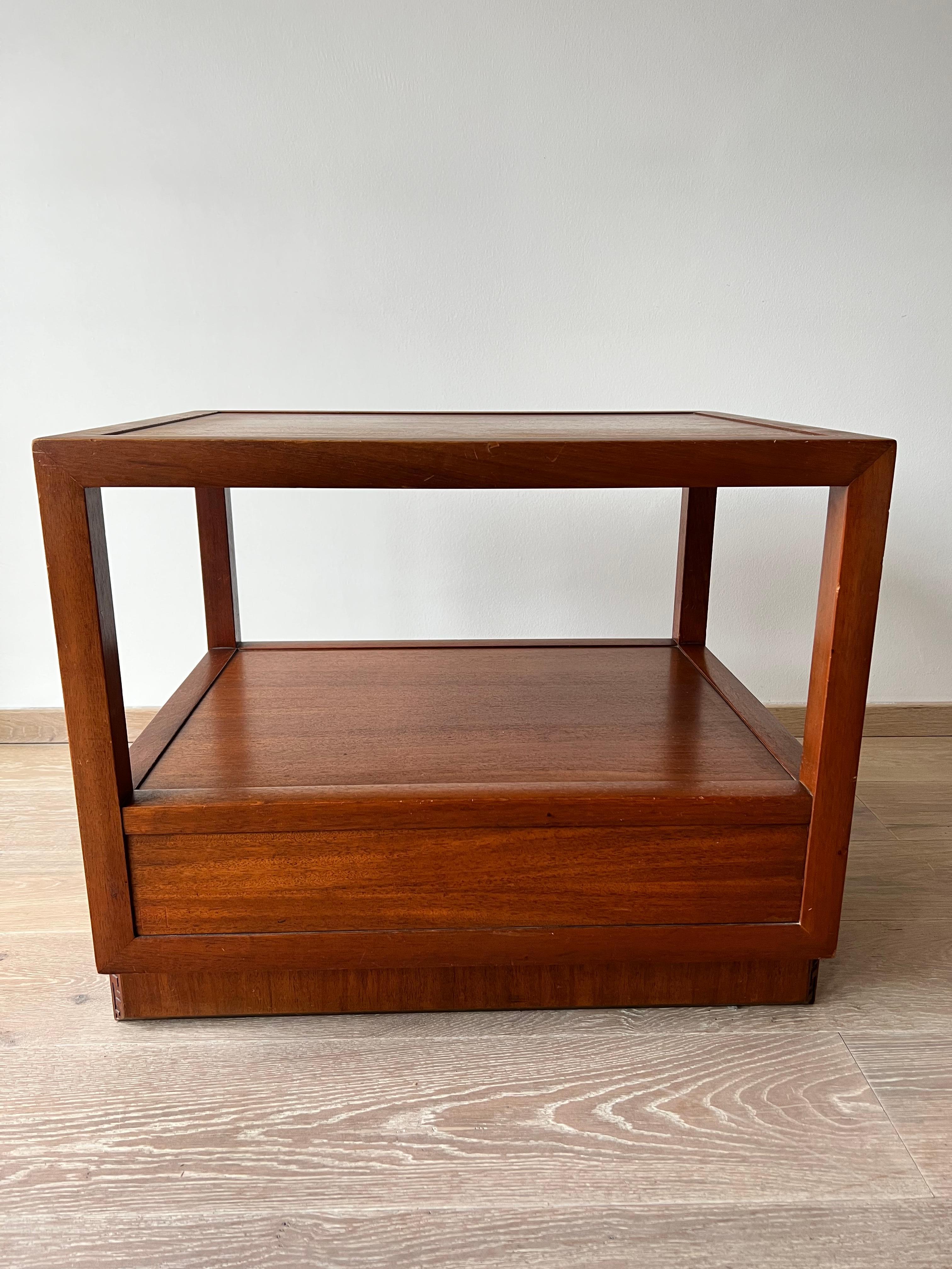 Niedriger Tisch von Frank Lloyd Wright (Moderne der Mitte des Jahrhunderts) im Angebot