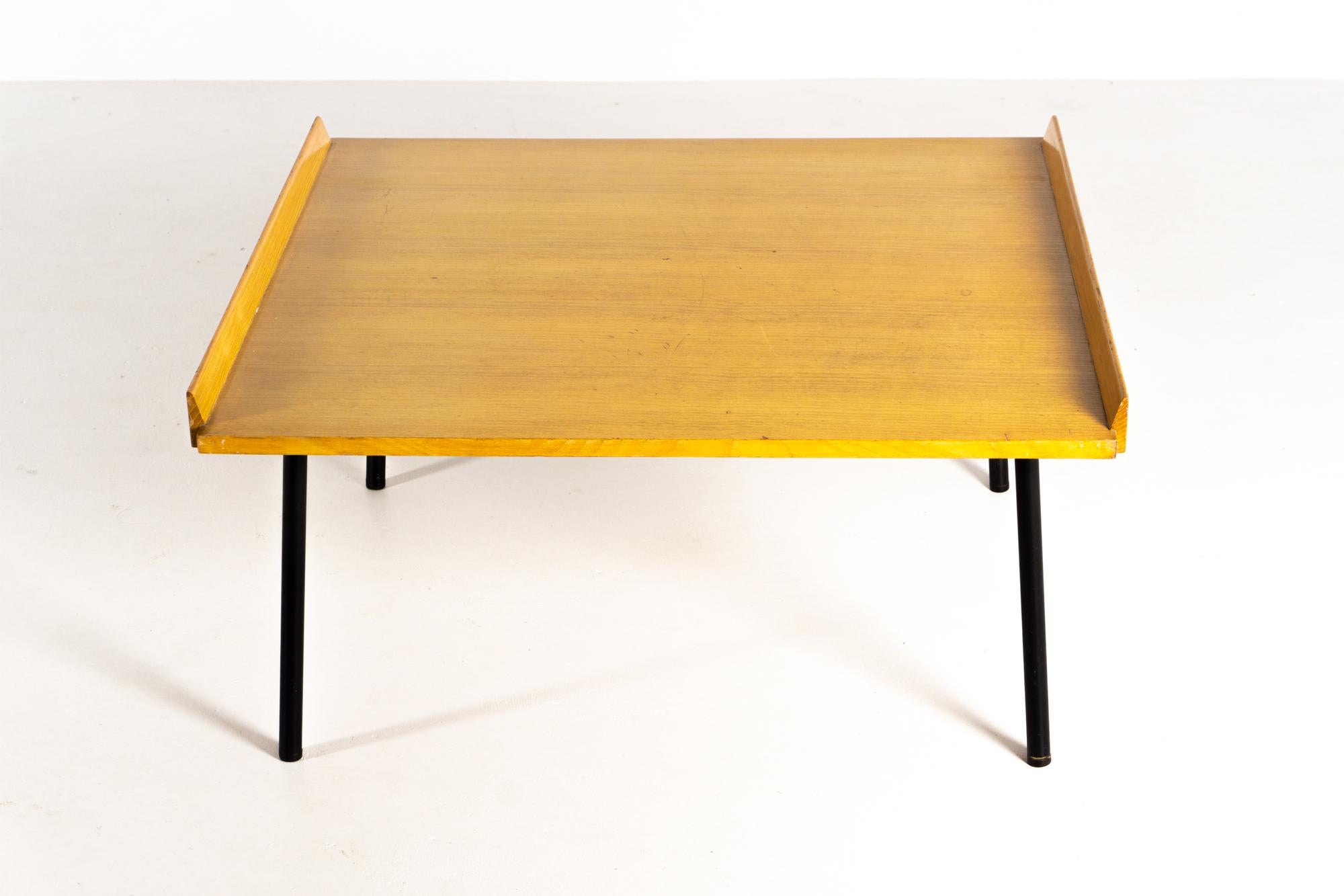 Side Table / Coffee Table by ISA Bergamo with square top. Veneered and framed in light wood structure, black-lacquered metal legs.

Italian furniture manufacturer I.S.A. (Industria Salotti e Arredamenti) -also known as ISA, ISA Bergamo and ISA,