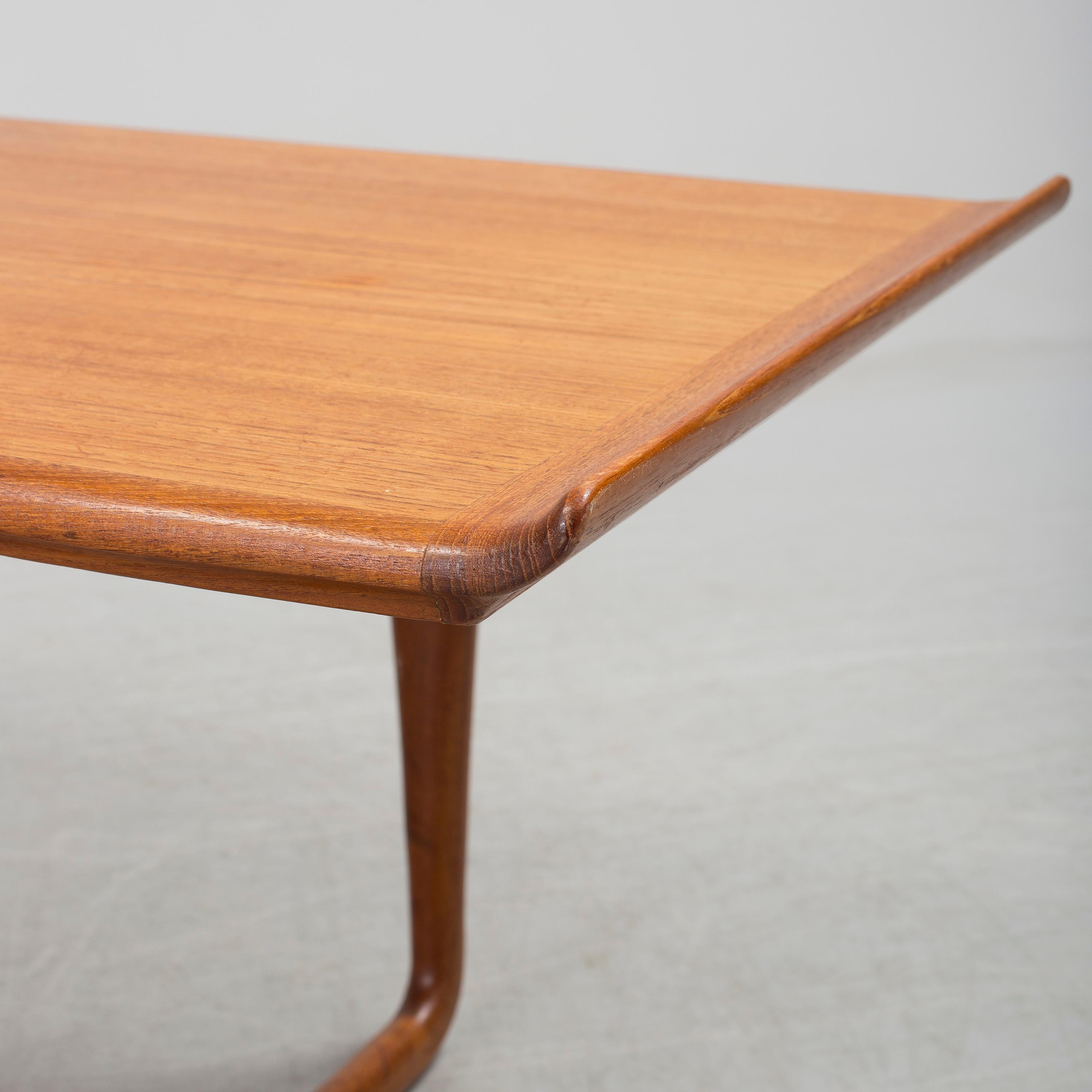 Low table by Svante Skogh for Seffle Mobelfarik Teak Sweden, 1960s In Good Condition For Sale In Paris, FR