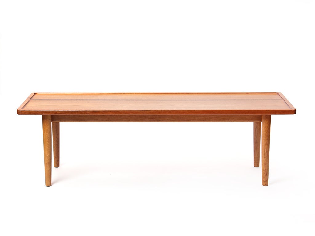 Danois Table basse / Table basse de Hans J. Wegner en vente