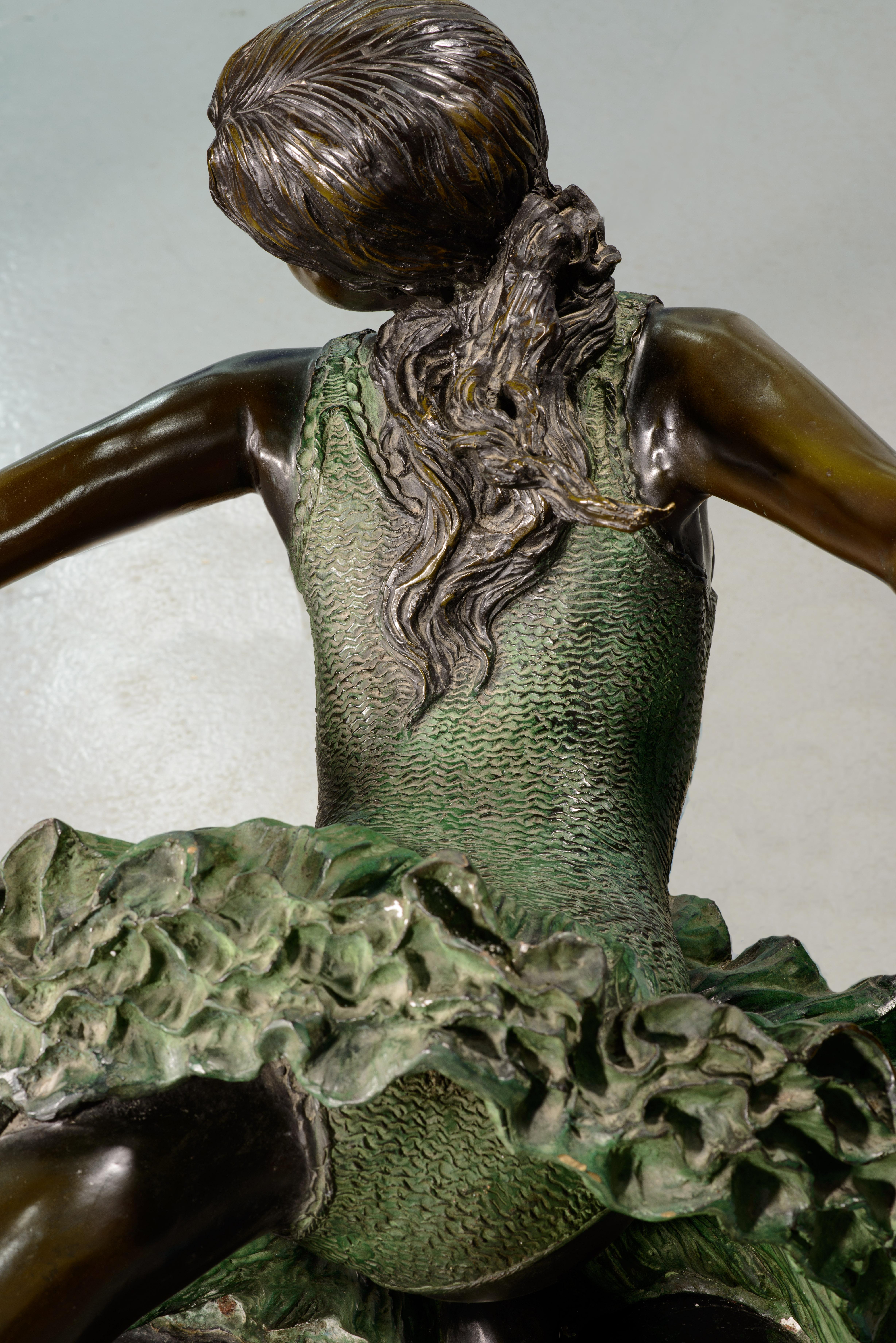 Niedriger Tisch, Tänzer. Bronze, Glas. 20. Jahrhundert. im Angebot 7