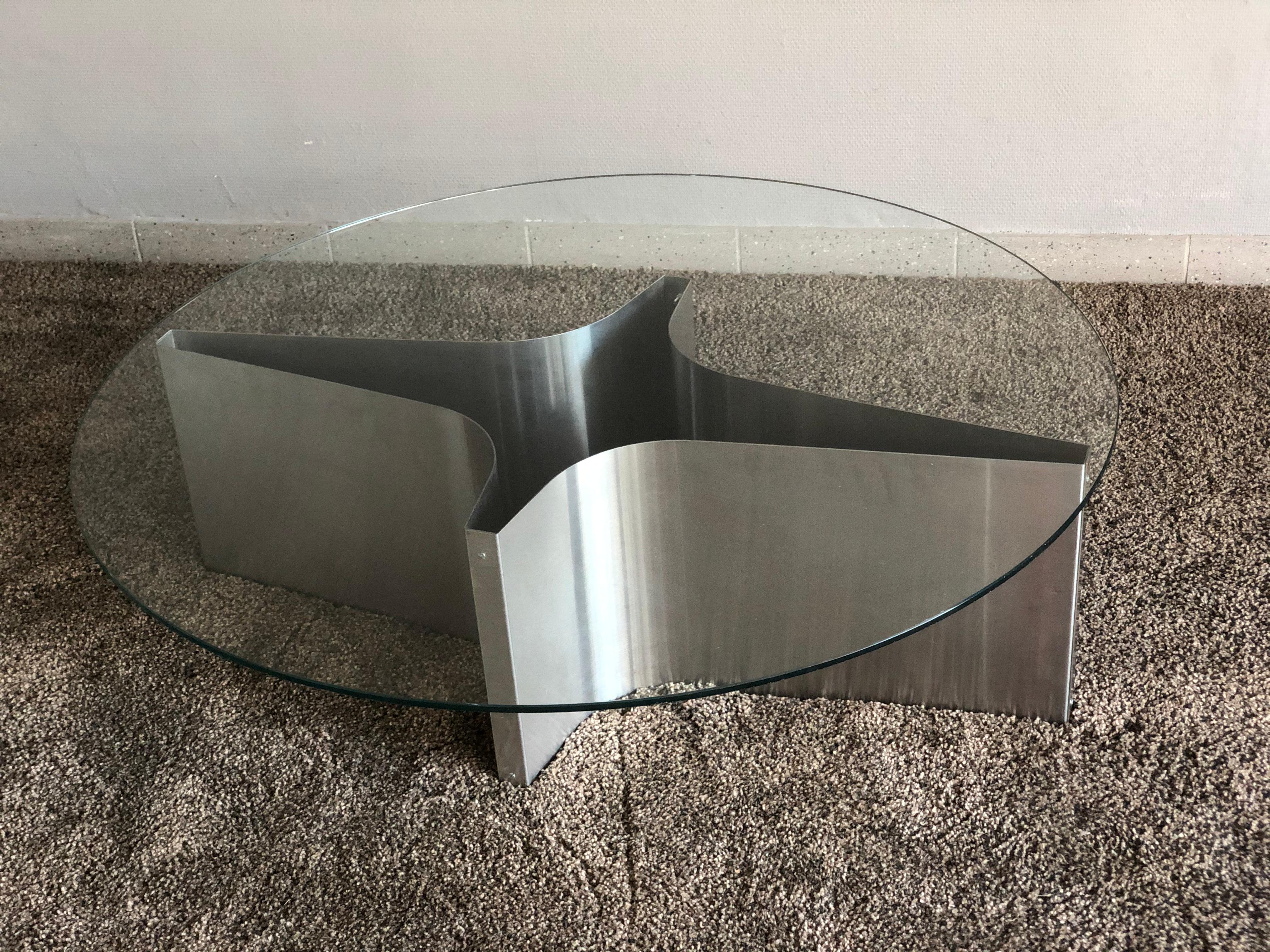 Low table design Etienne Fermigier, circa 1960
1 chip - 1/2 cm
Dimensions 31/96/51 cm.